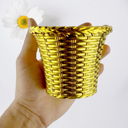 Plastic Flower Valencia pot by Wukusy, ideal for home and outdoor decor, featuring a decorative outdoor flower arrangement.