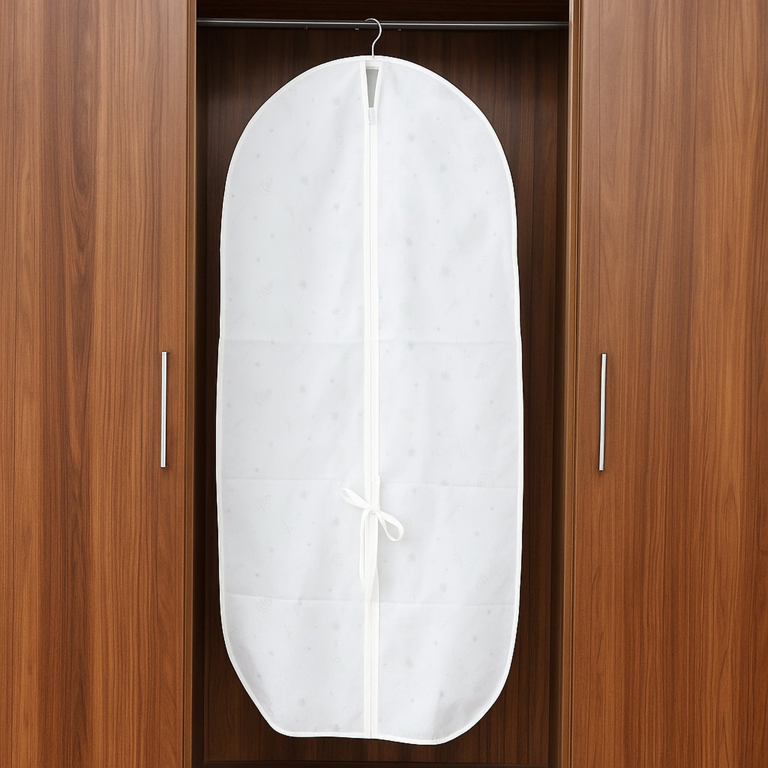 Wukusy premium non-woven garment storage cover, 70x140 cm, for clothing protection and closet organization.