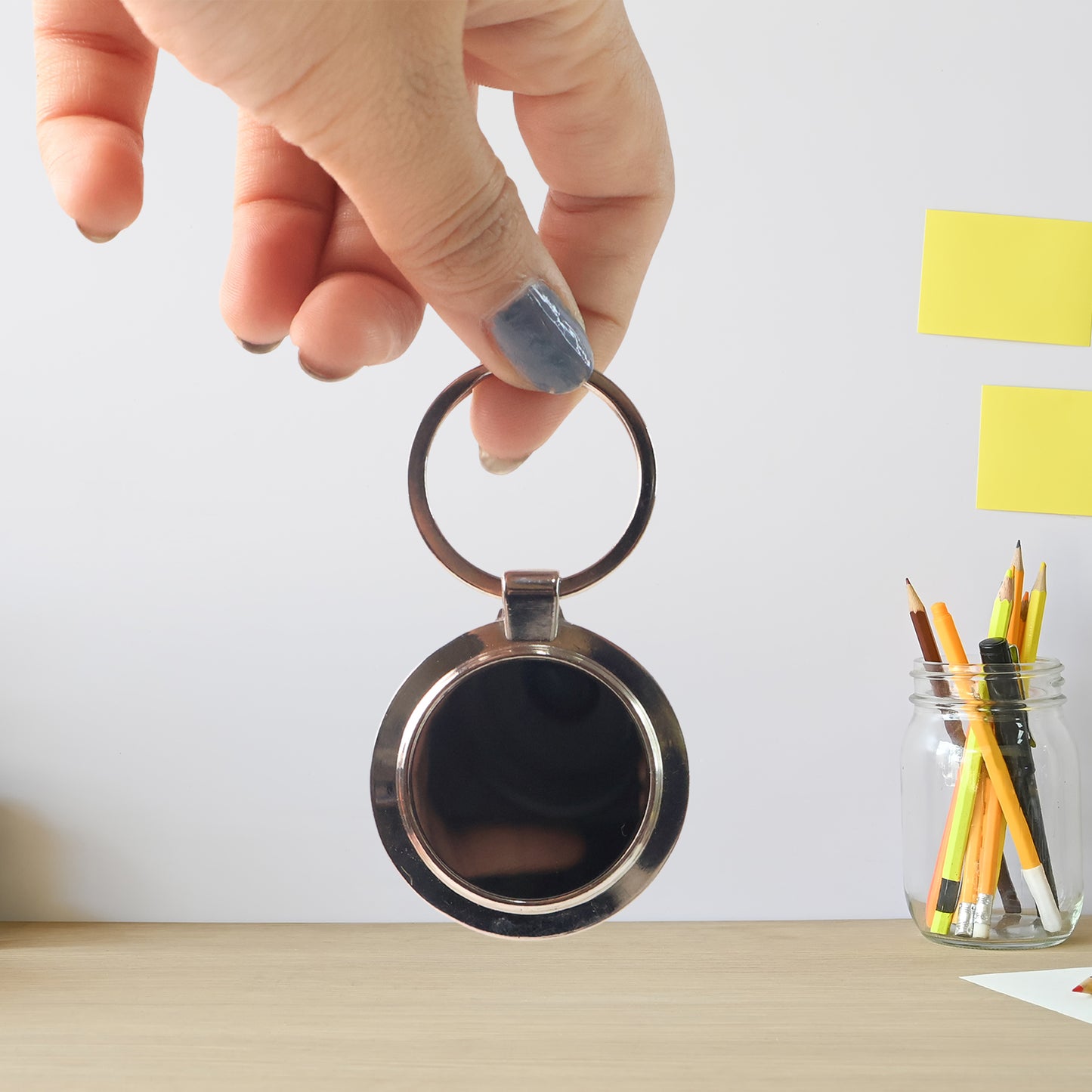 Wukusy premium round metal keychain for home improvement, featuring a sleek circular design on a white background.