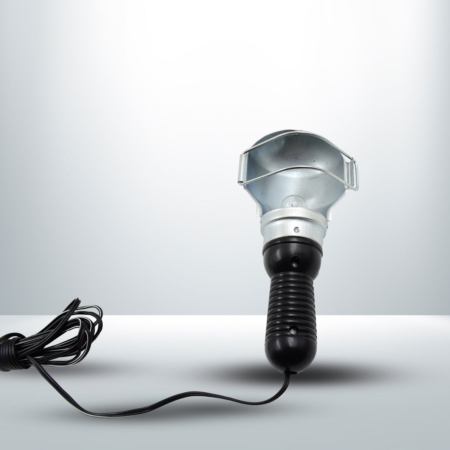 Wukusy repair work lamp, handheld construction light for renovations and night-time repairs, suitable for home improvement projects.