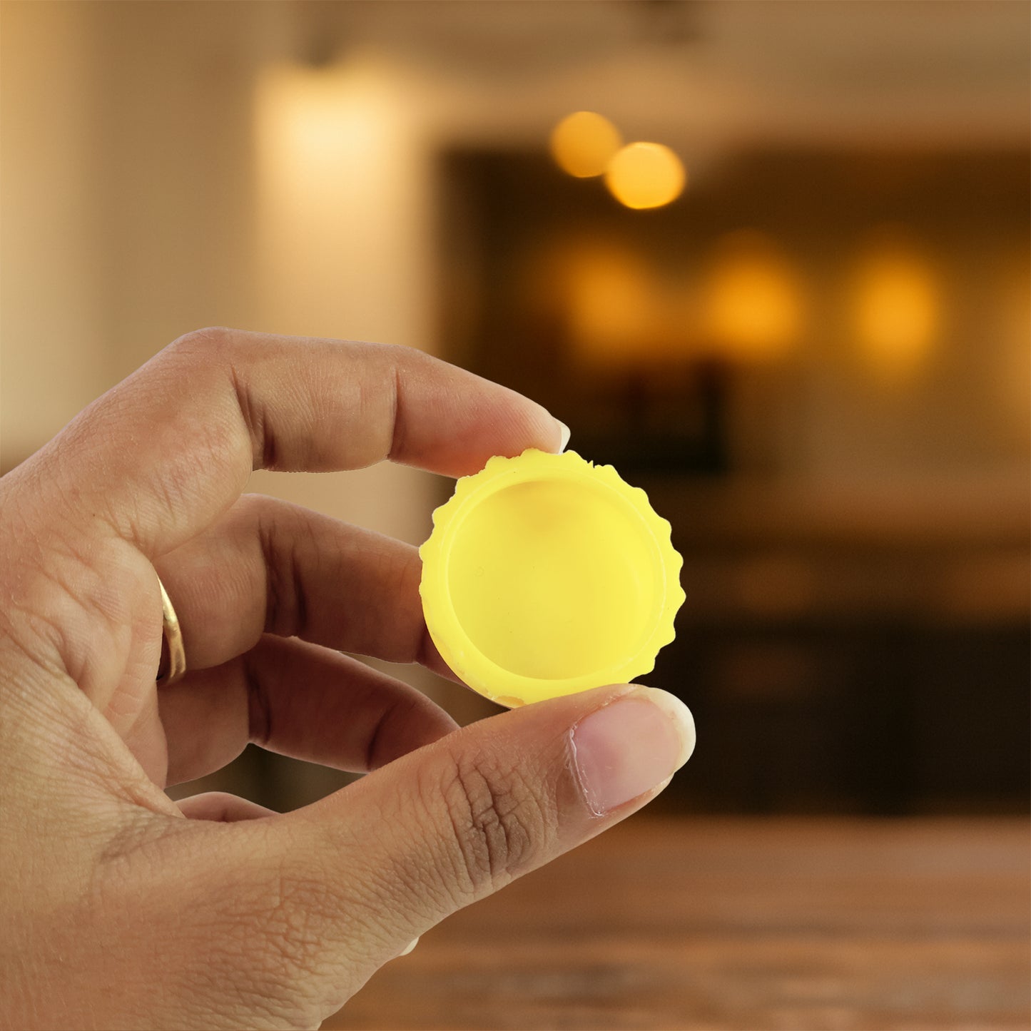 Reusable Wukusy silicone bottle cap cover, flexible and durable, fits standard bottles for sealing and preservation.