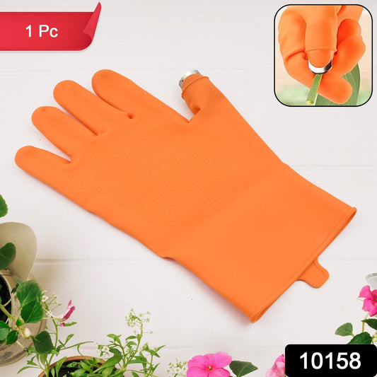 Right-handed silicone thumb cutter glove by Wukusy, designed for home improvement tasks, showing the glove's textured silicone thumb area.