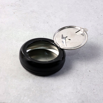 Wukusy round smokeless ashtray with lid for home improvement, featuring a sleek design and easy-to-clean surface.
