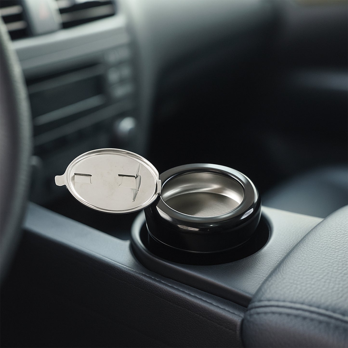 Wukusy round smokeless ashtray with lid, designed for home use, featuring a sleek, modern look with a lid to contain smoke.