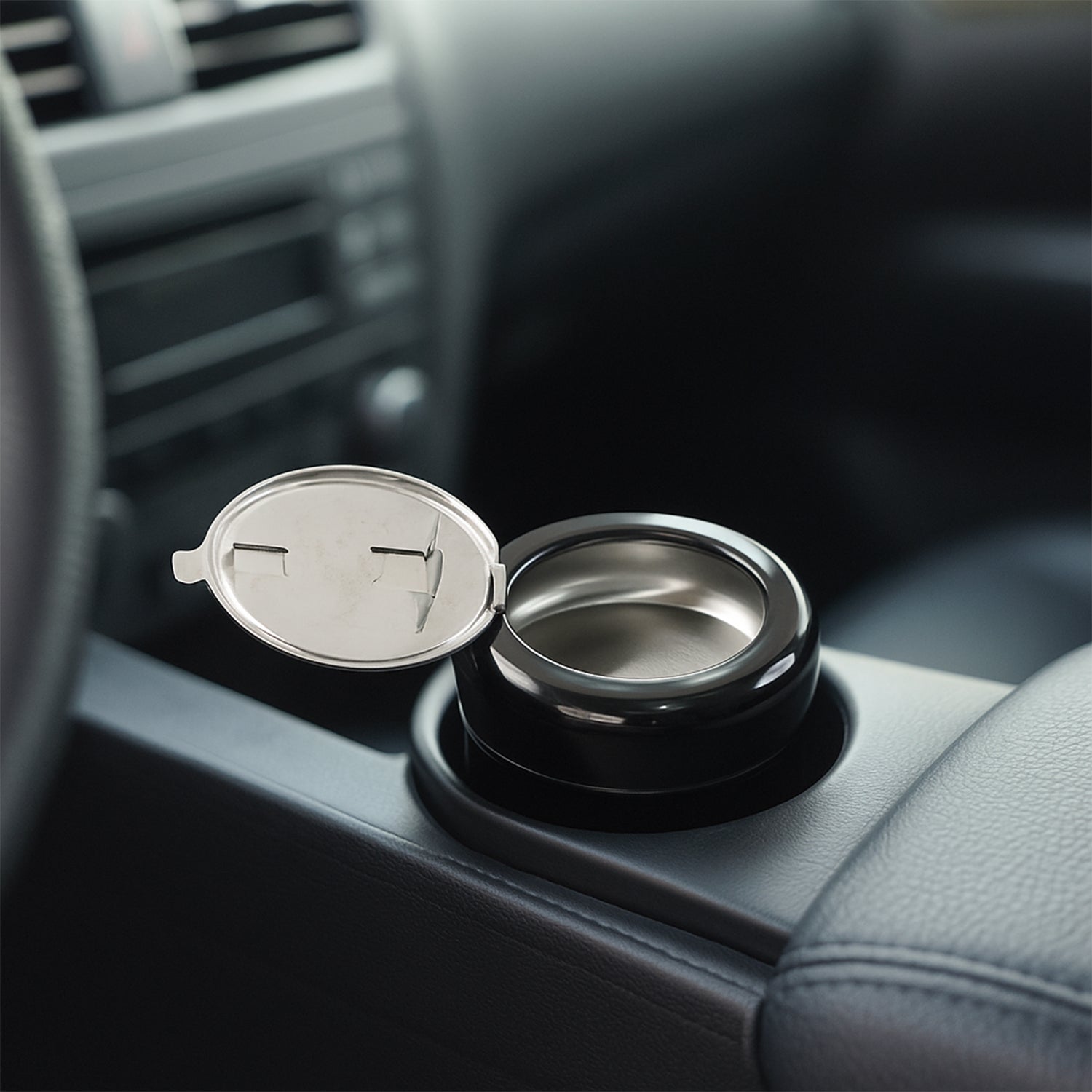 Wukusy round smokeless ashtray with lid, designed for home use, featuring a sleek, modern look with a lid to contain smoke.
