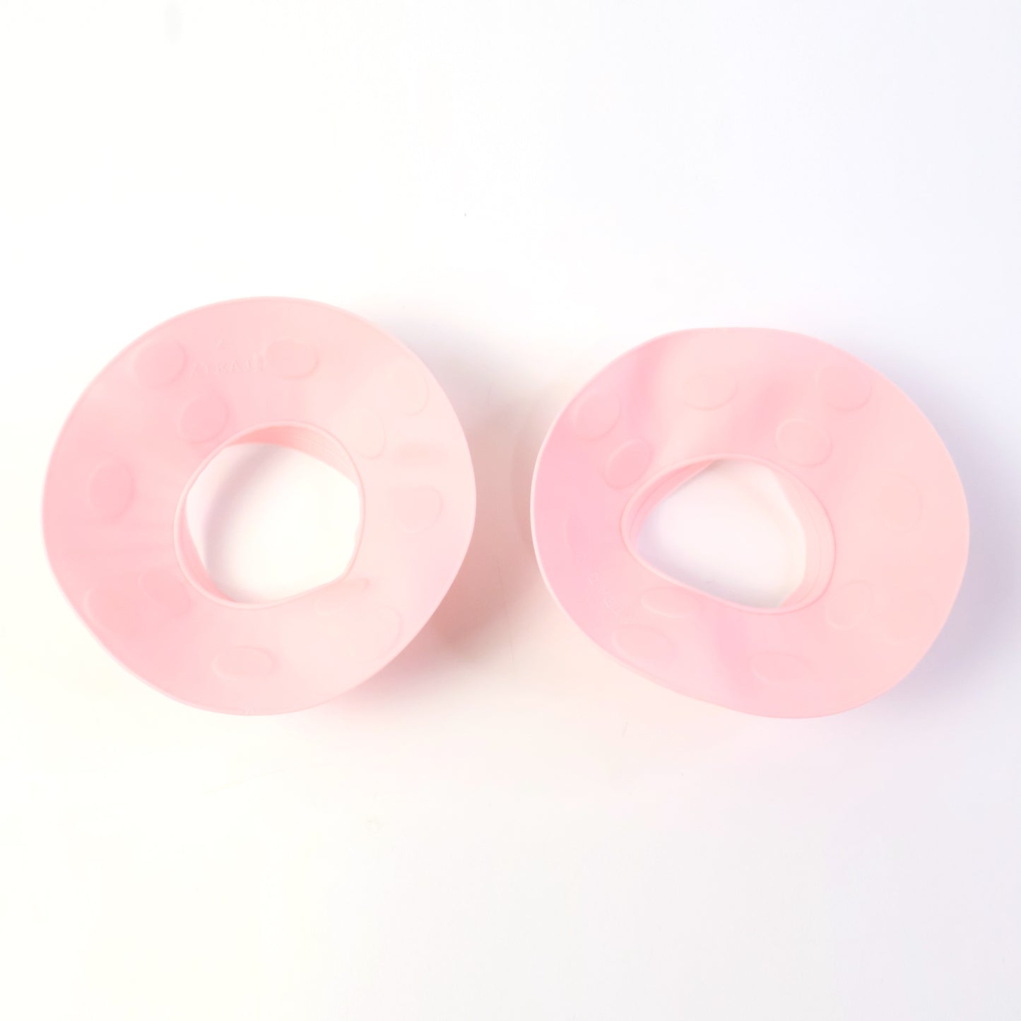 Wukusy silicone wrist water stoppers for washing, 2-piece set, flexible and durable for home water tasks.