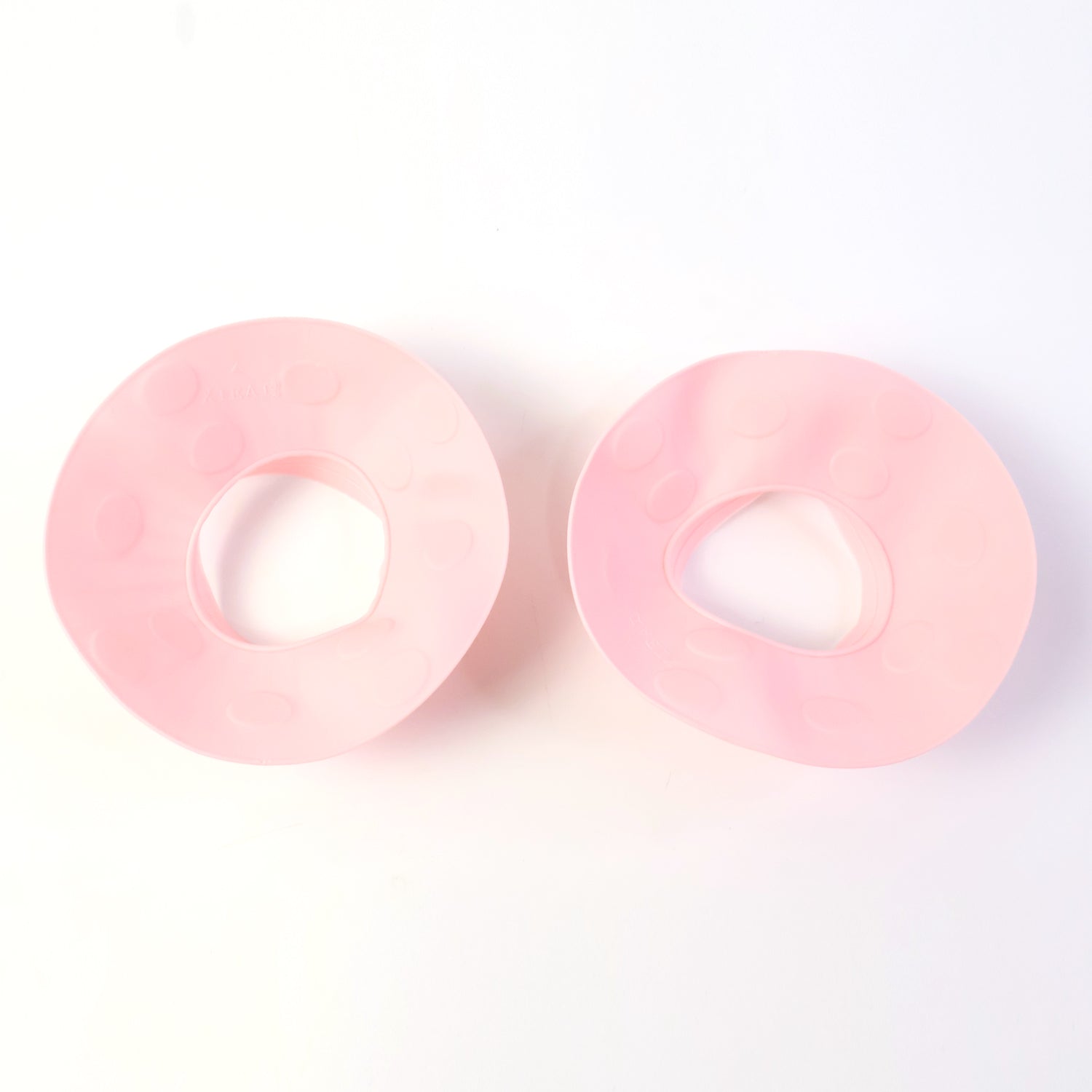 Wukusy silicone wrist water stoppers for washing, 2-piece set, flexible and durable for home water tasks.