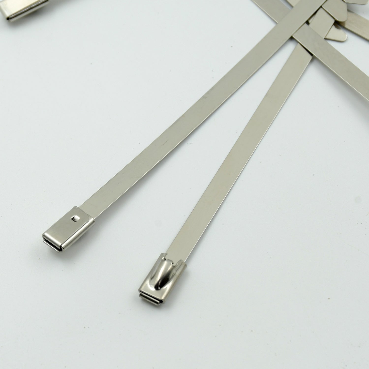 Set of 10 Wukusy stainless steel cable ties, 4.6x100mm, ideal for home improvement and securing cables and materials.