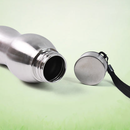 Wukusy stainless steel double wall vacuum-insulated water bottle, 1000 ml, with sleek design and secure lid for home and outdoor use.