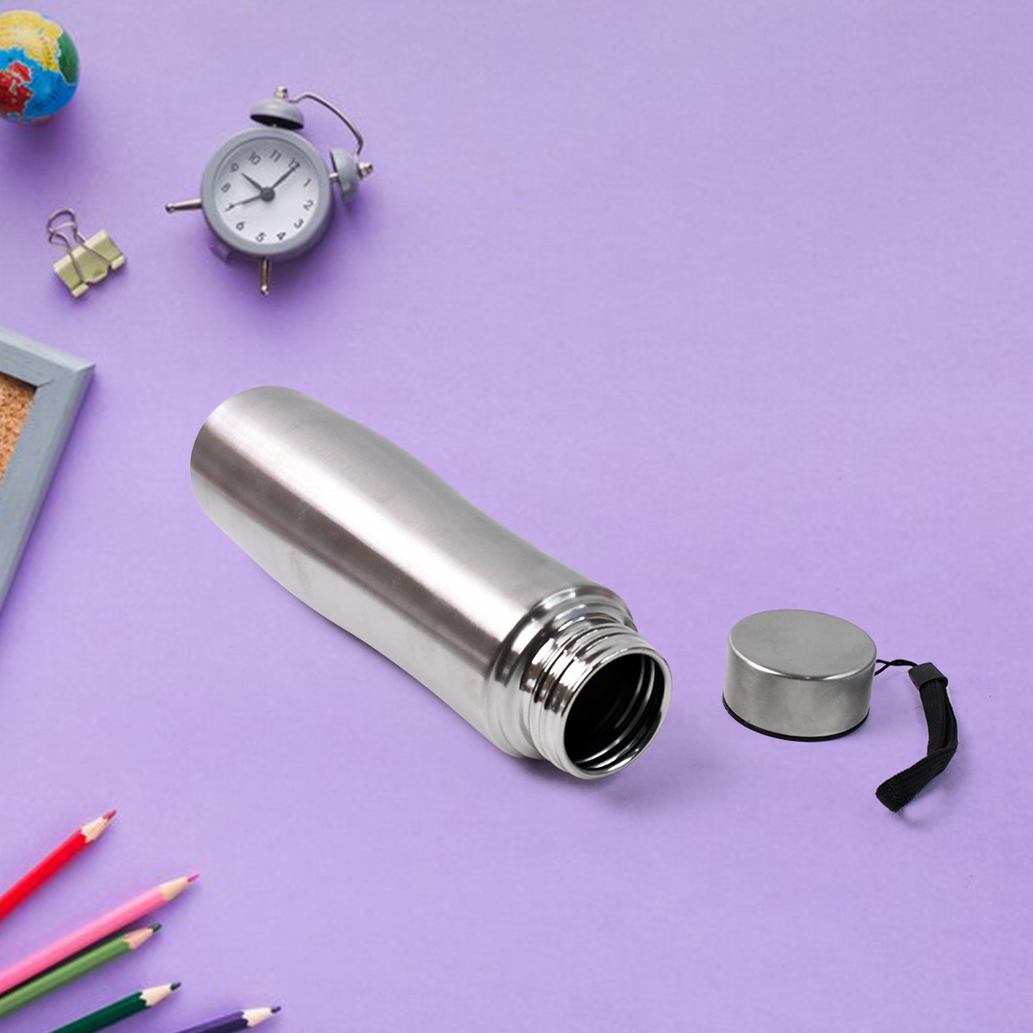 Stainless steel Wukusy double wall vacuum-insulated water bottle, 1000 ml, with sleek design for hot and cold beverages.