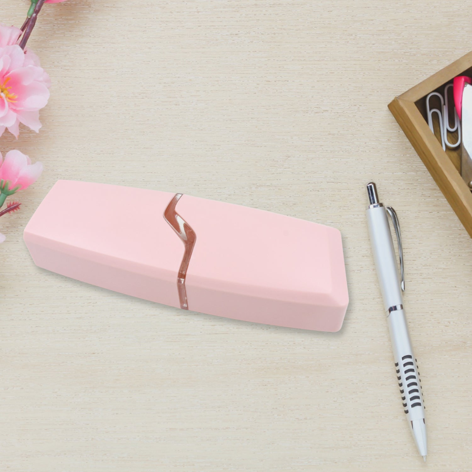 Wukusy travel toothbrush case and portable wash cup for home improvement, showing the compact, multifunctional design.