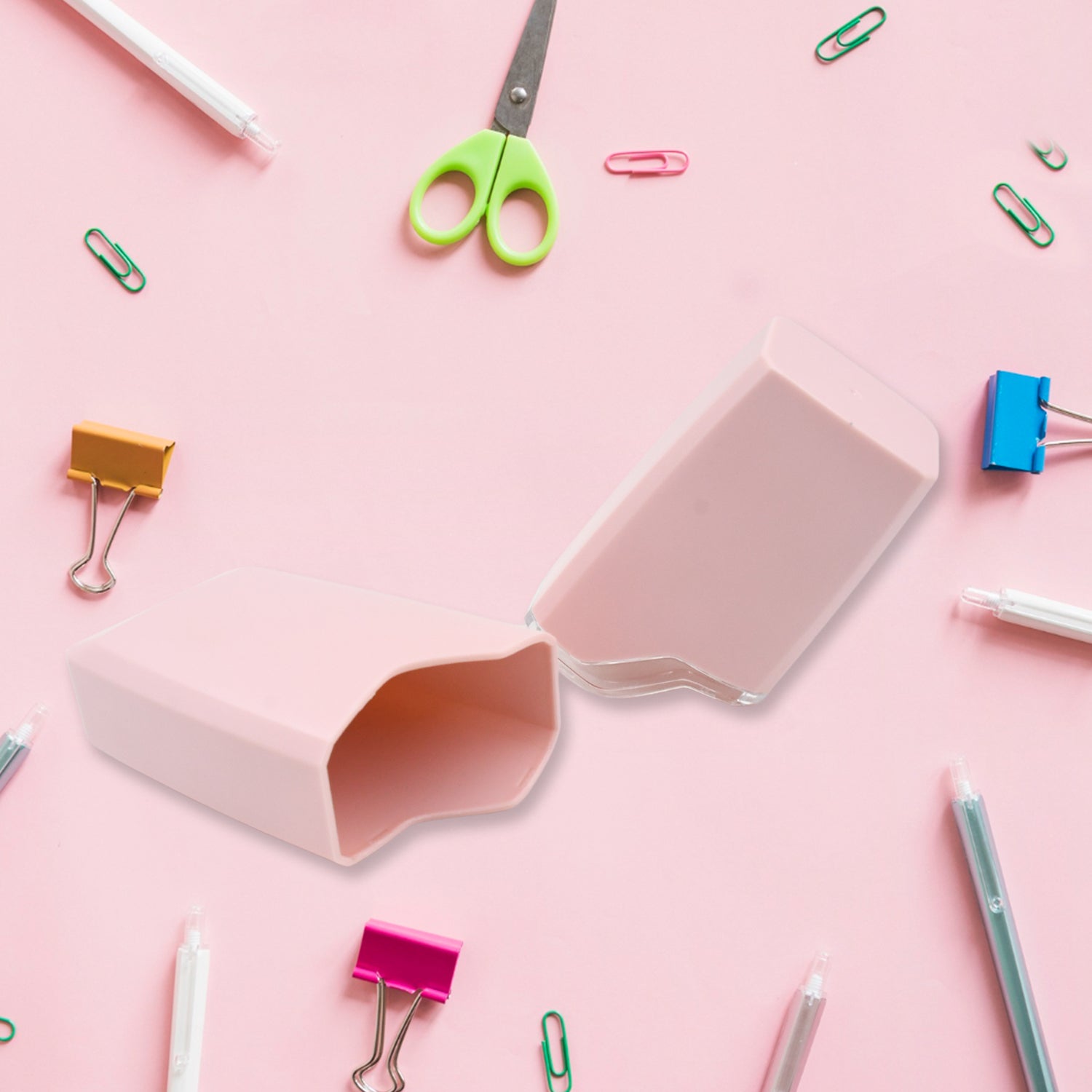 Wukusy portable travel toothbrush case and multifunctional wash cup, compact design for convenient oral hygiene on the go.