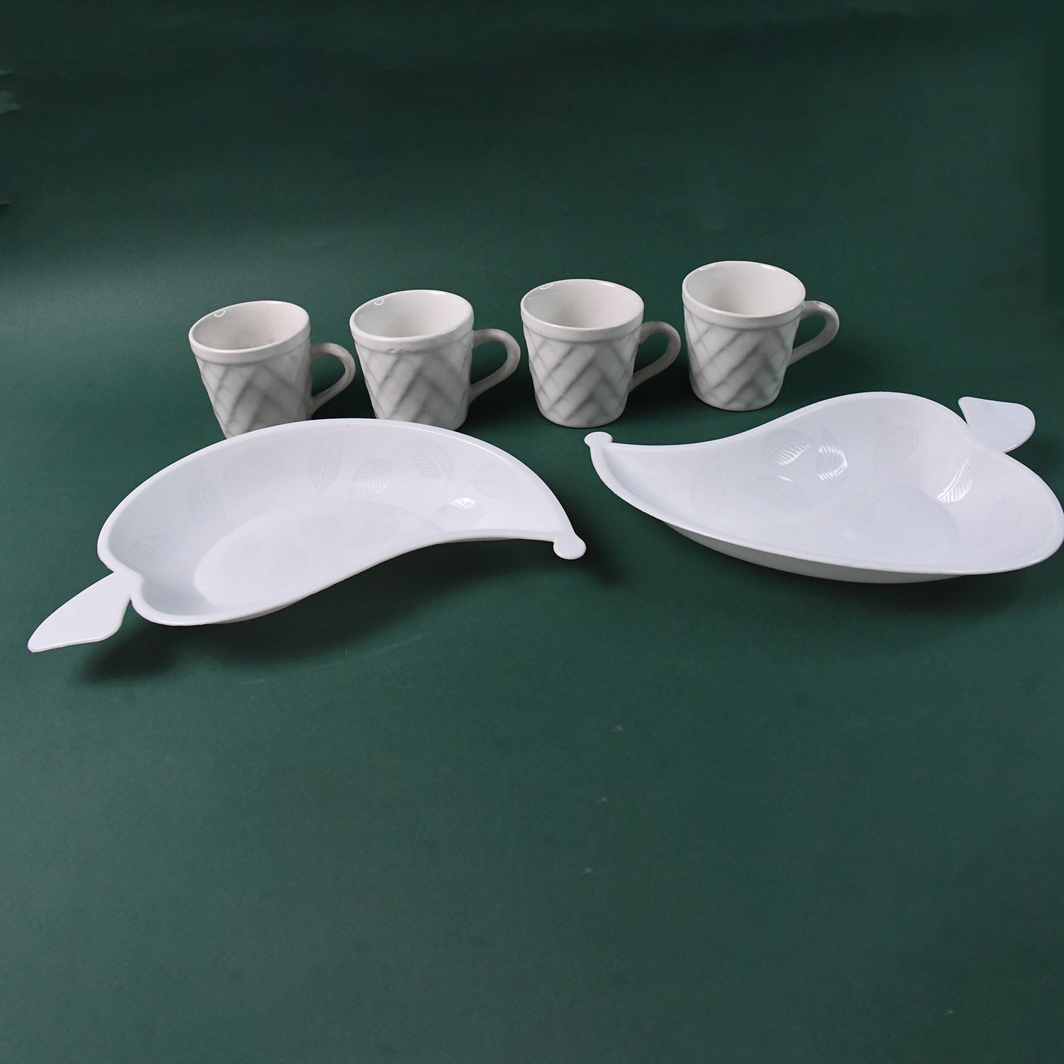 Six Unibic ceramic tea cups with a plastic leaf-shaped tray, set for home improvement and tea serving by Wukusy.