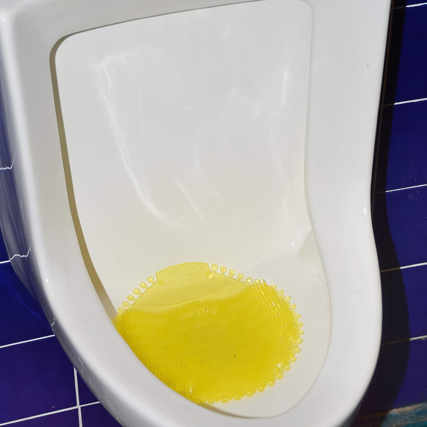 Wukusy urinal screen deodorizer mat for home bathrooms, designed to reduce odors and keep urinals fresh.