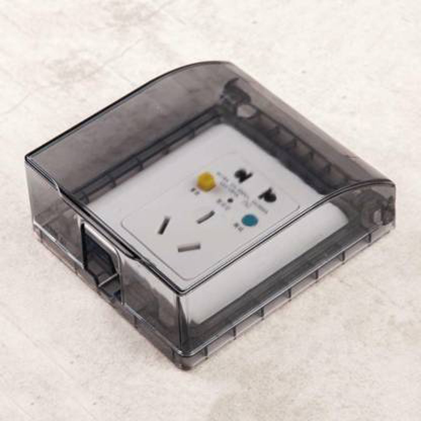 Clear weatherproof outlet cover by Wukusy for outdoor plugs and receptacles, ideal for bathroom protection, 1 piece.