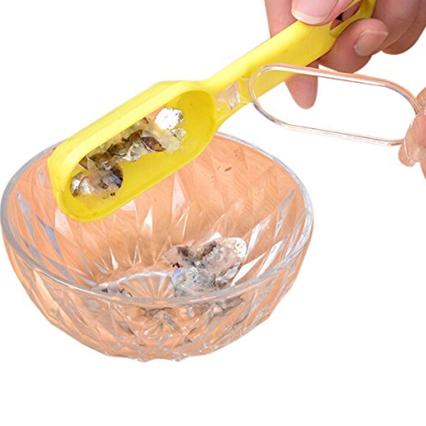 Wukusy plastic fish scales grater and scraper with cover, used for cleaning and removing scales from fish in kitchen cooking.