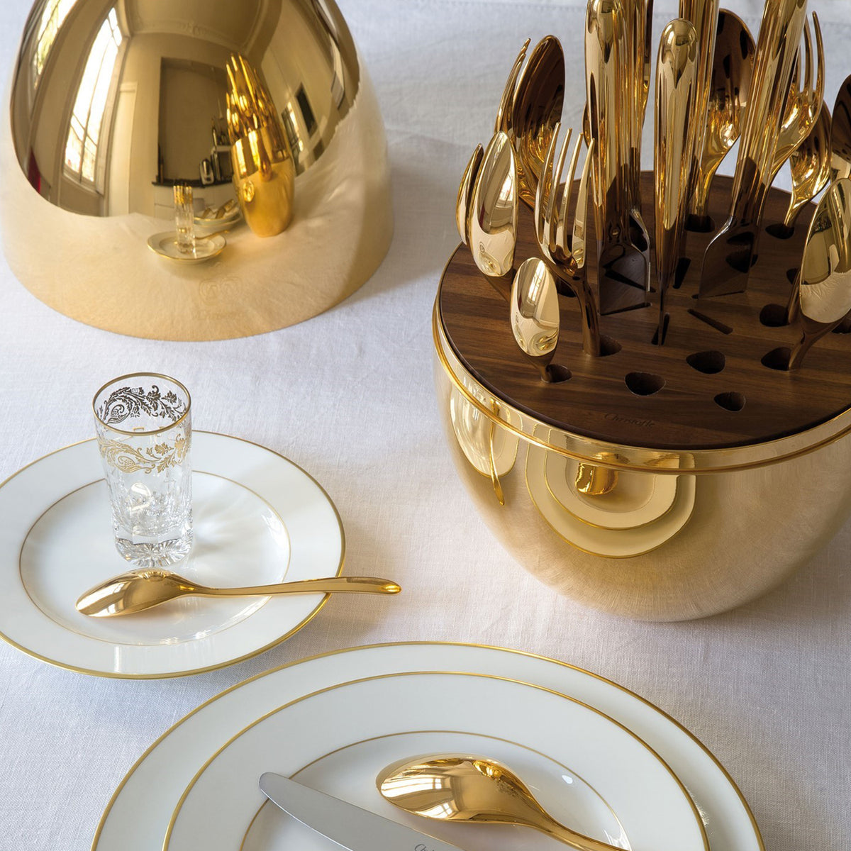 Wukusy 24-piece premium gold cutlery set with oval stand, includes stylish spoons and utensils for elegant dining.