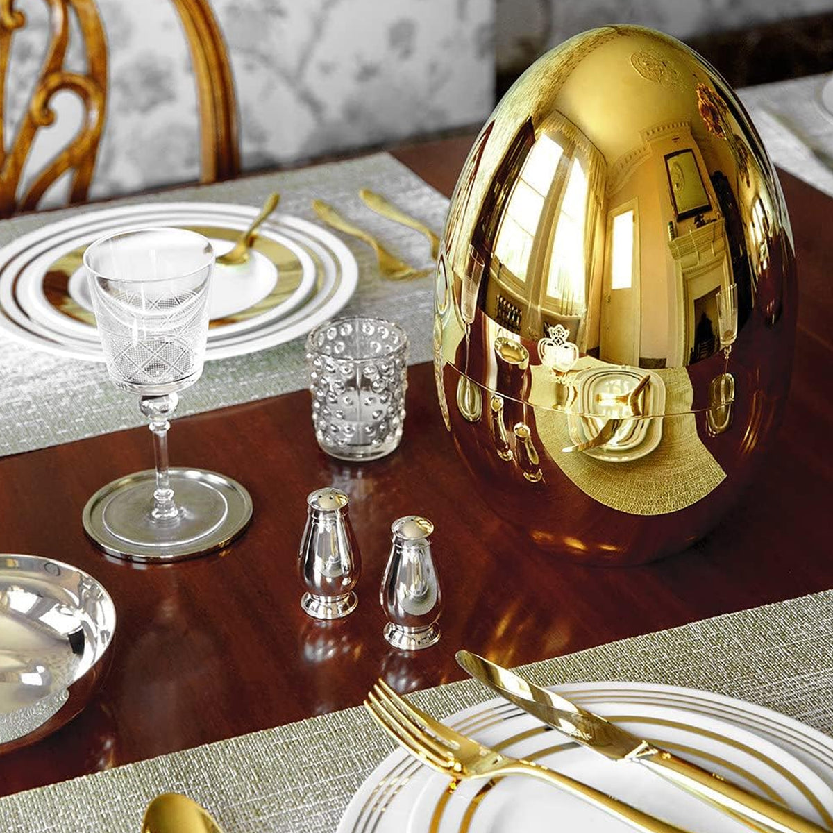 Wukusy 24-piece gold cutlery set with oval-shaped stand, including spoons, forks, knives, and a stylish egg-shaped spoon holder.