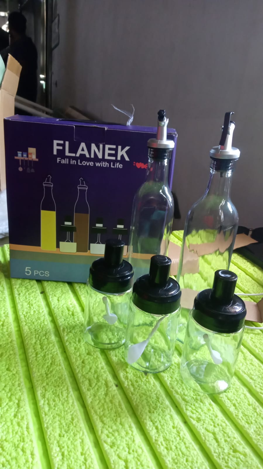 Set of Wukusy glass oil dispensers and spice jars, including 500ml oil bottles and 250ml spice containers for kitchen storage.