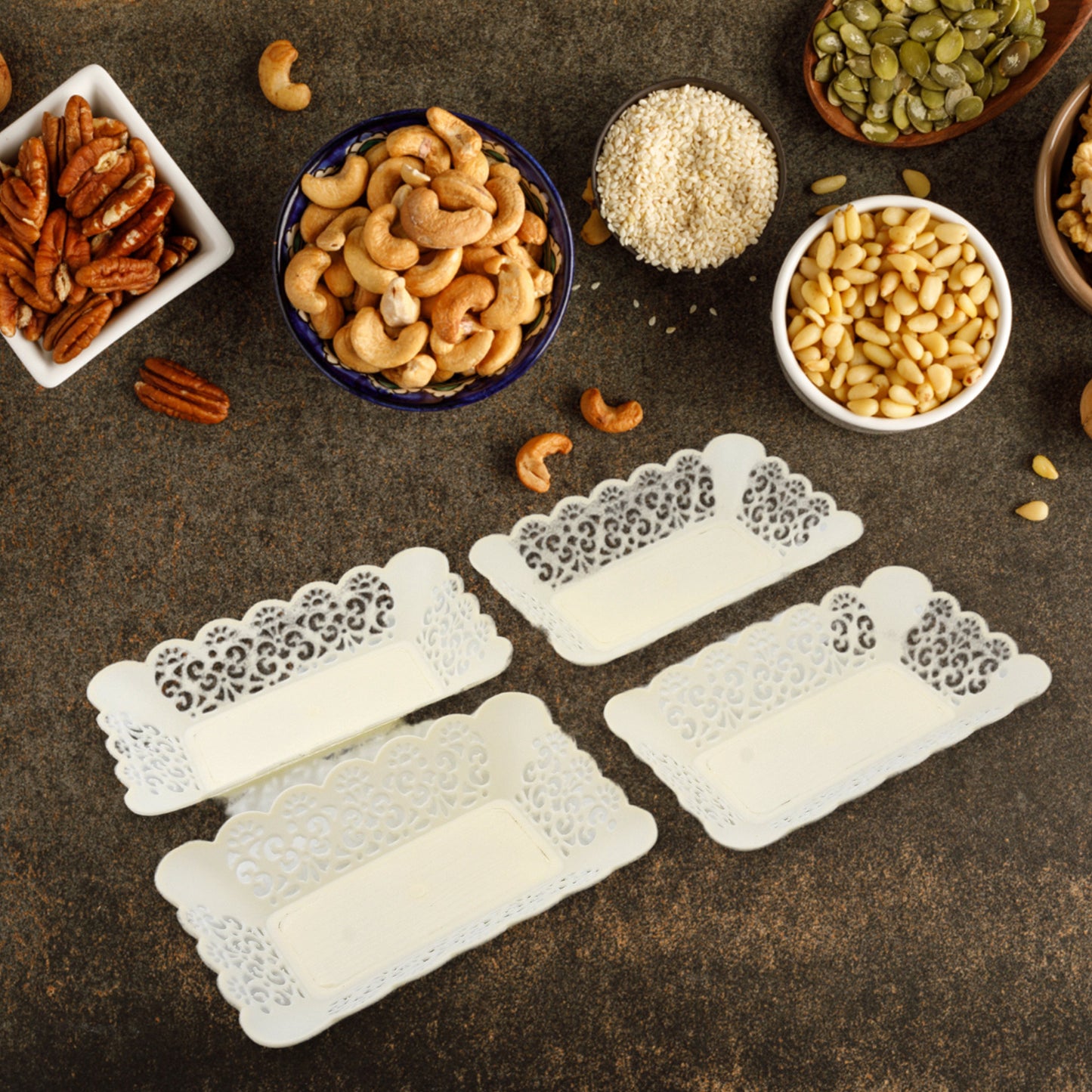 Wukusy 8-pack rectangle plastic dinner plates for snacks, breakfast, and serving trays, suitable for home, restaurant, or office use.