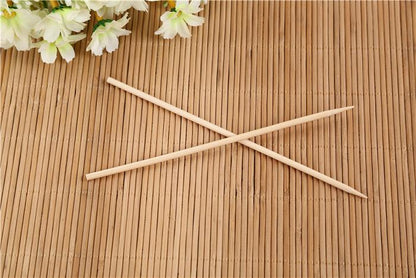 Wukusy bamboo BBQ skewers, 20cm long, ideal for shish kebabs, fruit, and meat grilling at outdoor parties.