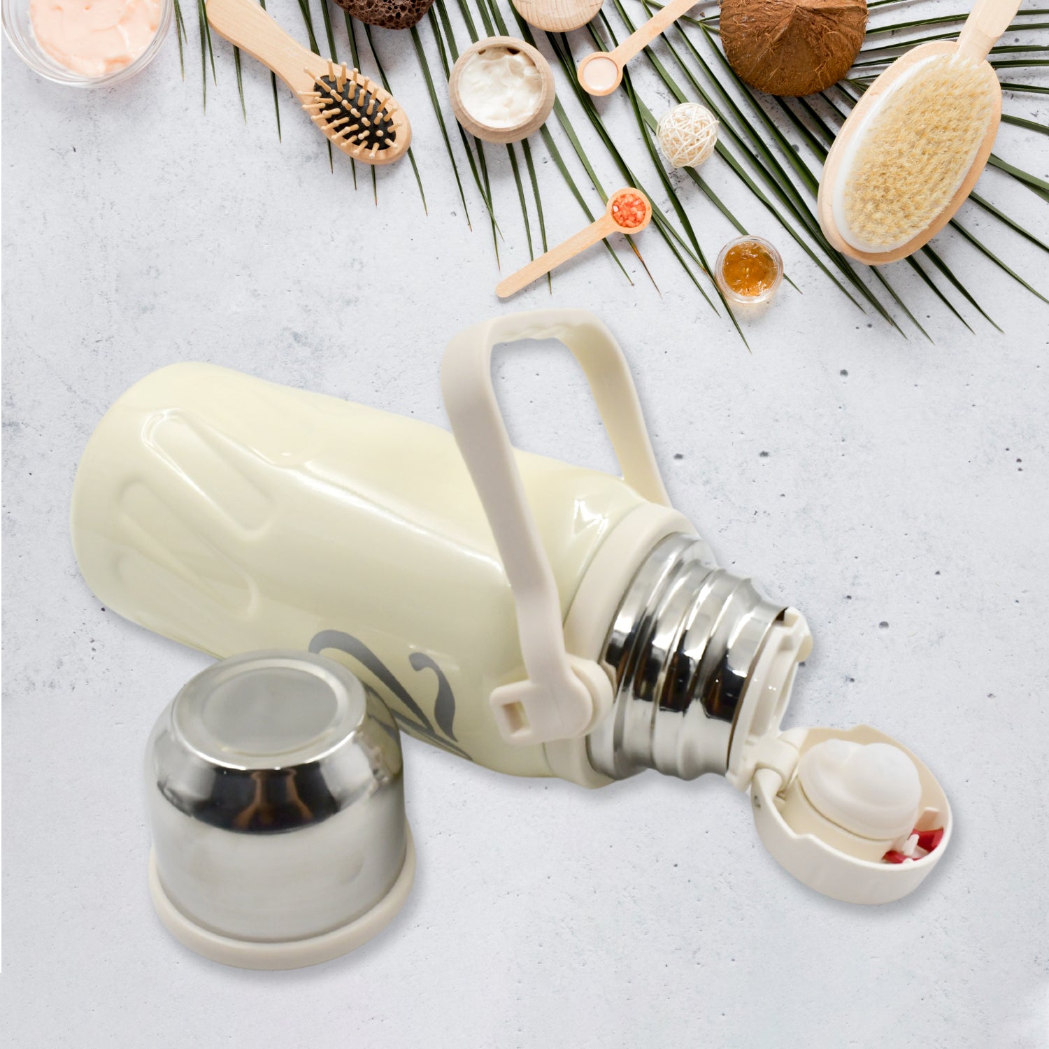 Wukusy stainless steel vacuum insulated water bottle with wide mouth, hanging strap, leak-proof lid, suitable for hot and cold drinks.