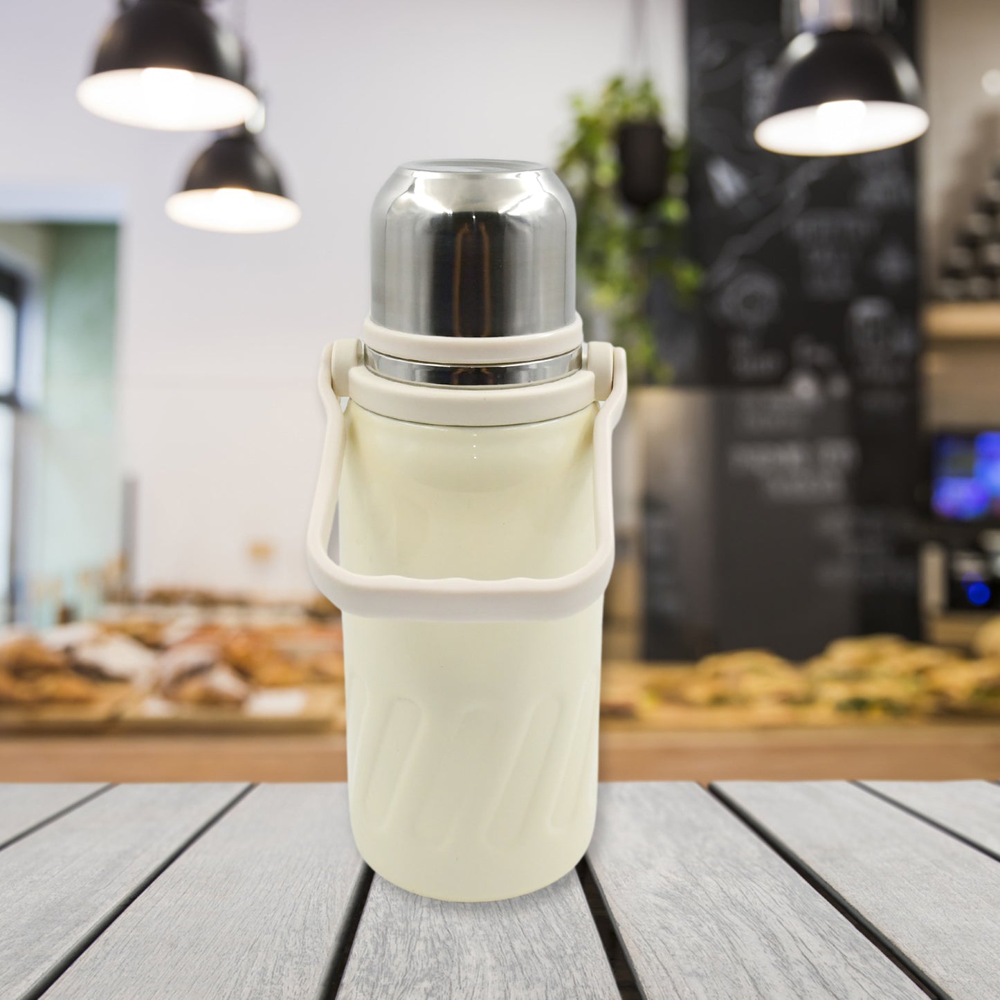 Wukusy stainless steel vacuum insulated water bottle, 900ml, with hanging strap, wide mouth, leak-proof design for hot and cold drinks.