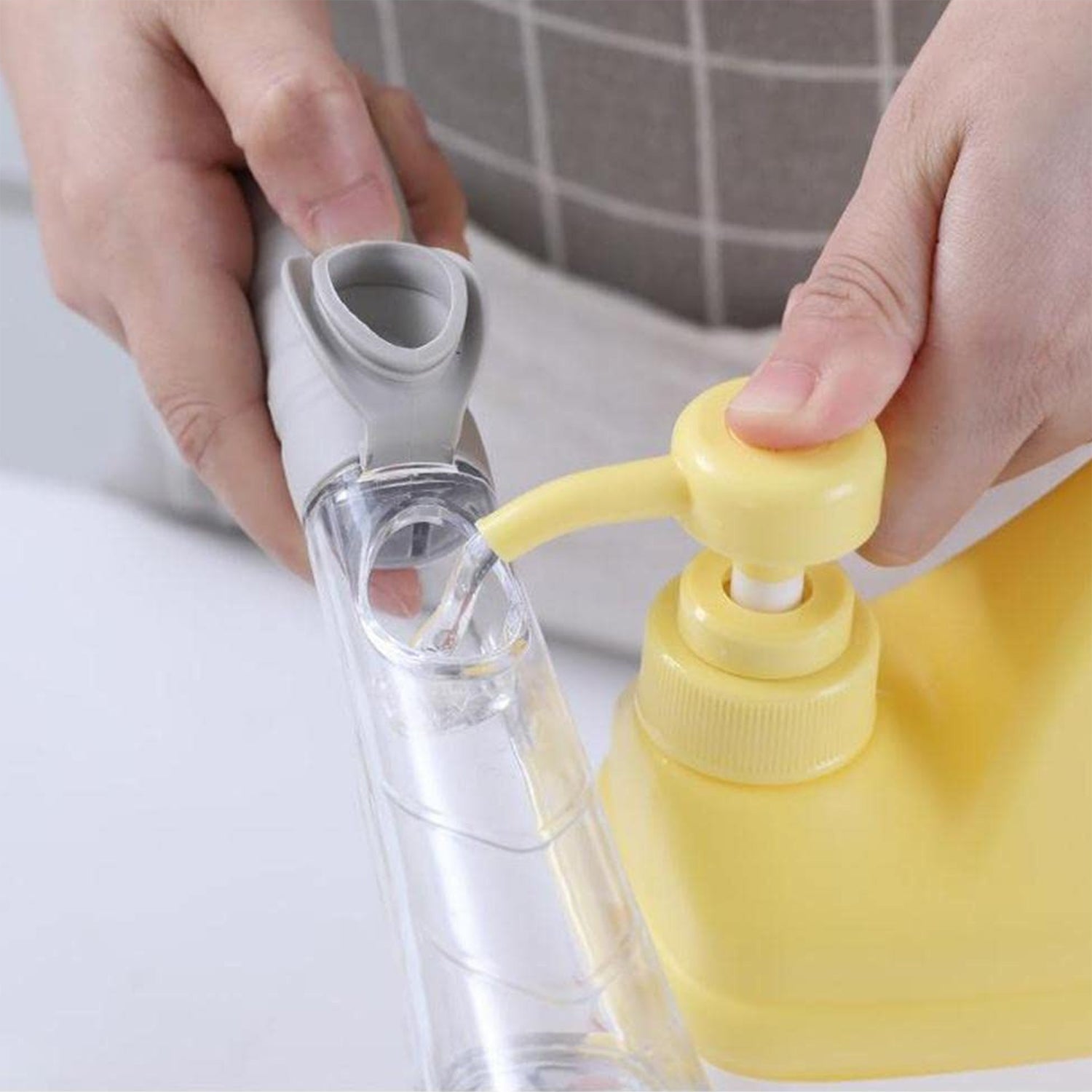 Wukusy 2-in-1 soap-dispensing dish brush set with ergonomic handle and cleaning bristles, ideal for kitchen dishwashing tasks.