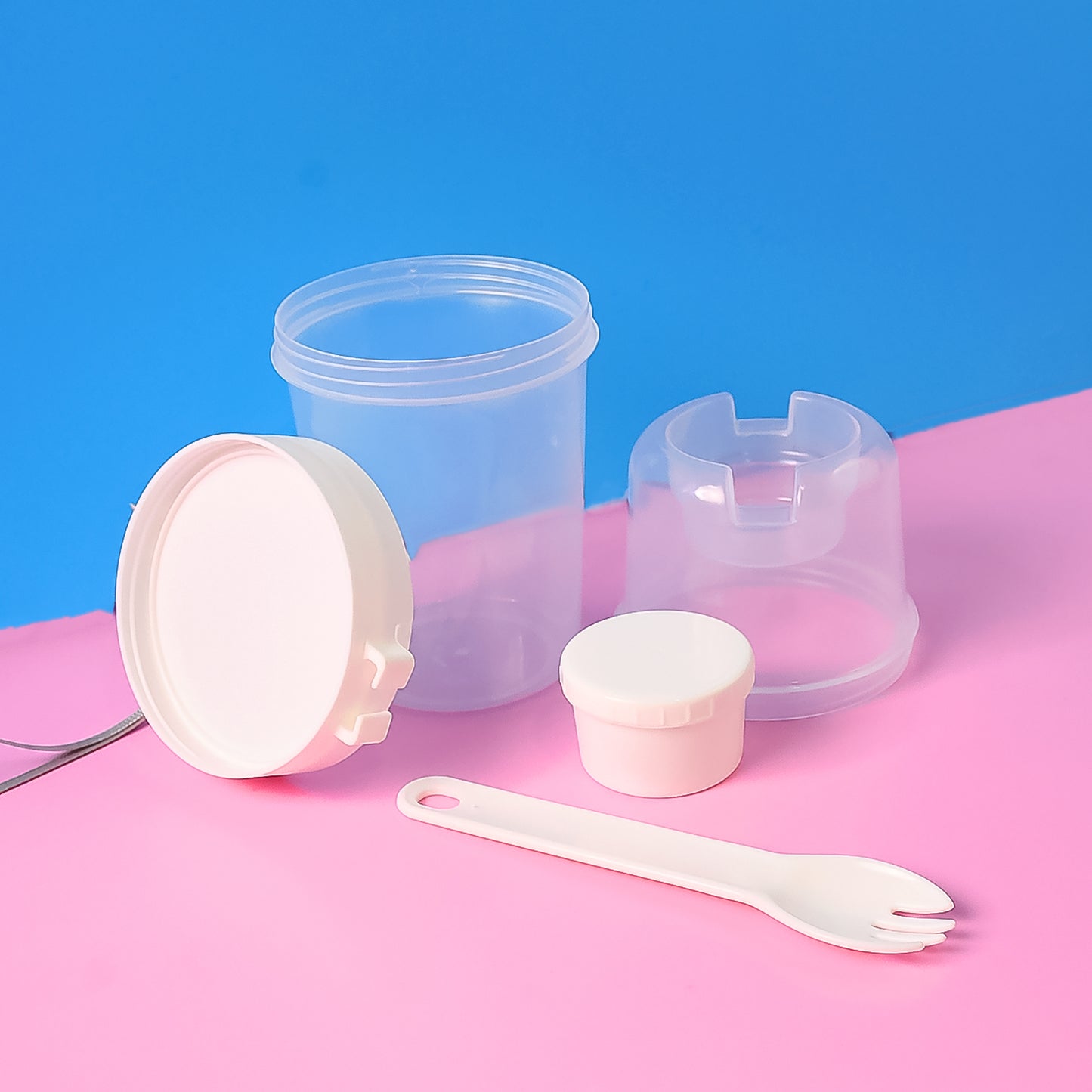 Wukusy 2-piece salad lunch container with dressing storage and reusable fork, ideal for home and kitchen use.