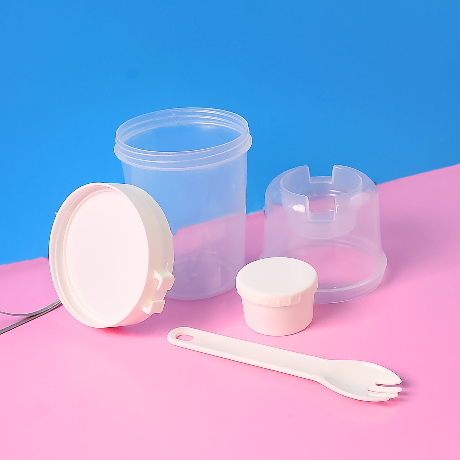 Wukusy 2-piece salad lunch container with dressing storage and reusable fork, ideal for home and kitchen use.