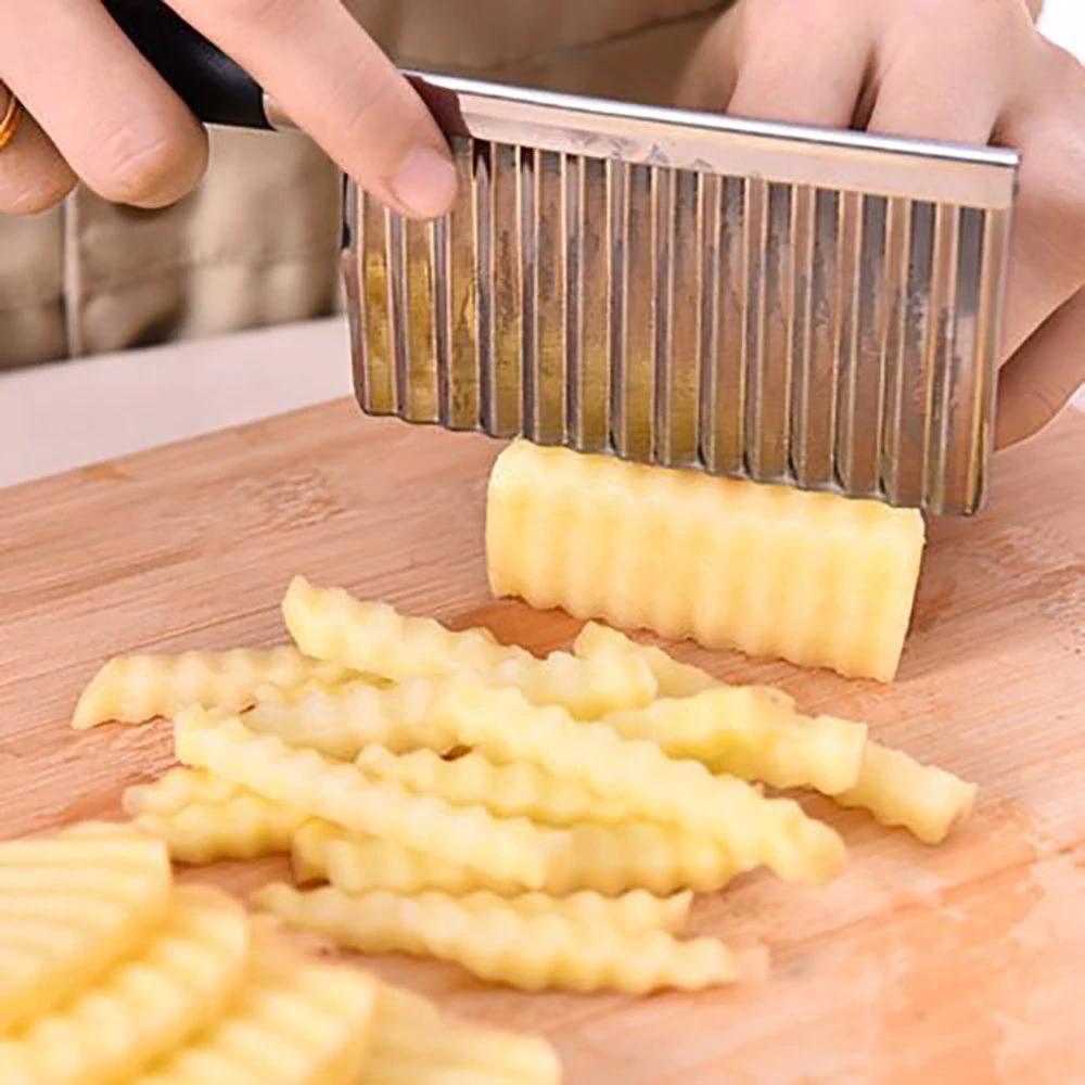 Wukusy 2007 stainless steel vegetable salad chopping knife with crinkle cutters for home kitchen use, featuring textured blade for slicing vegetables.
