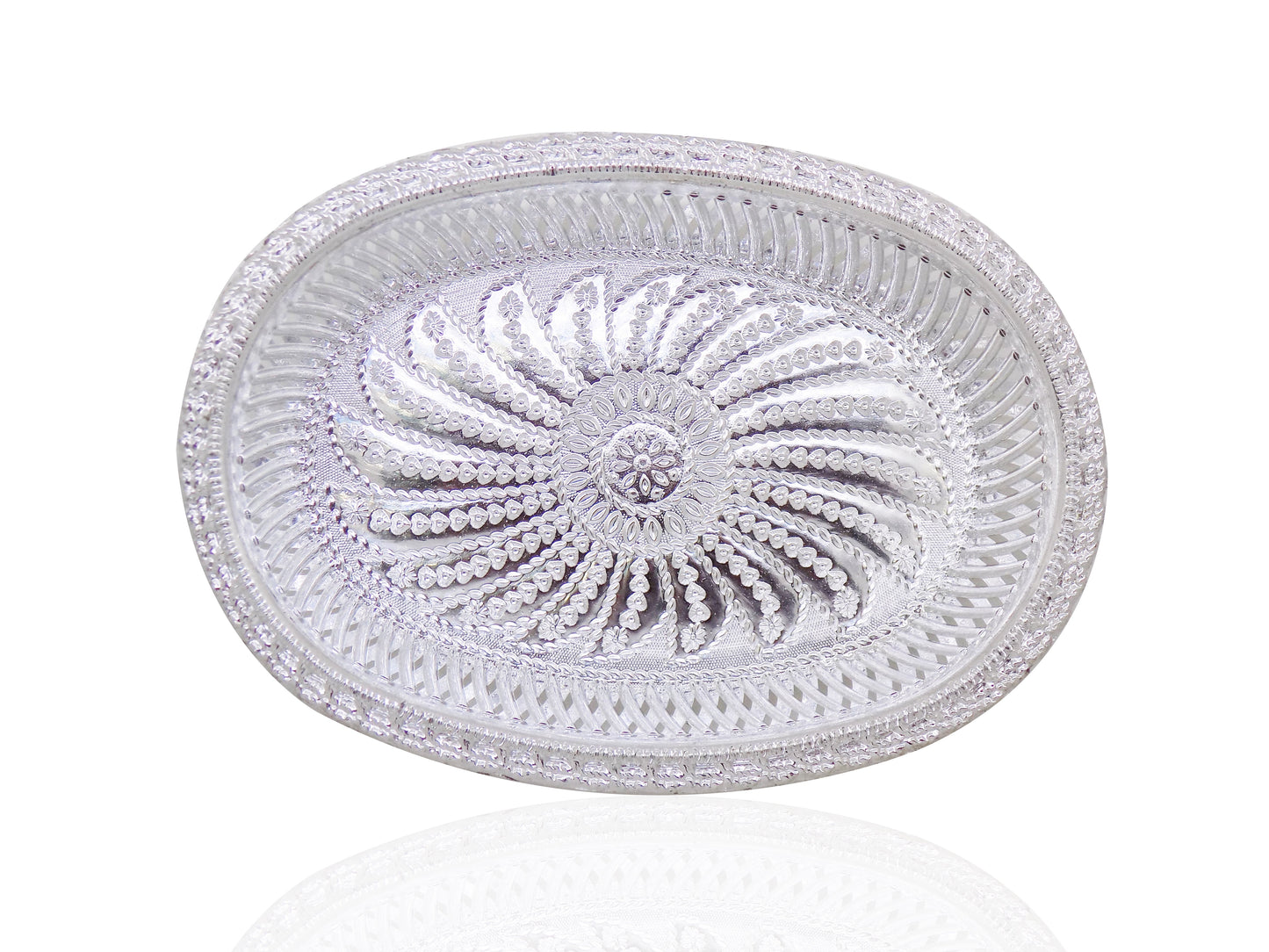 Oval silver gift tray with royal design, perfect for home and kitchen use, by Wukusy.