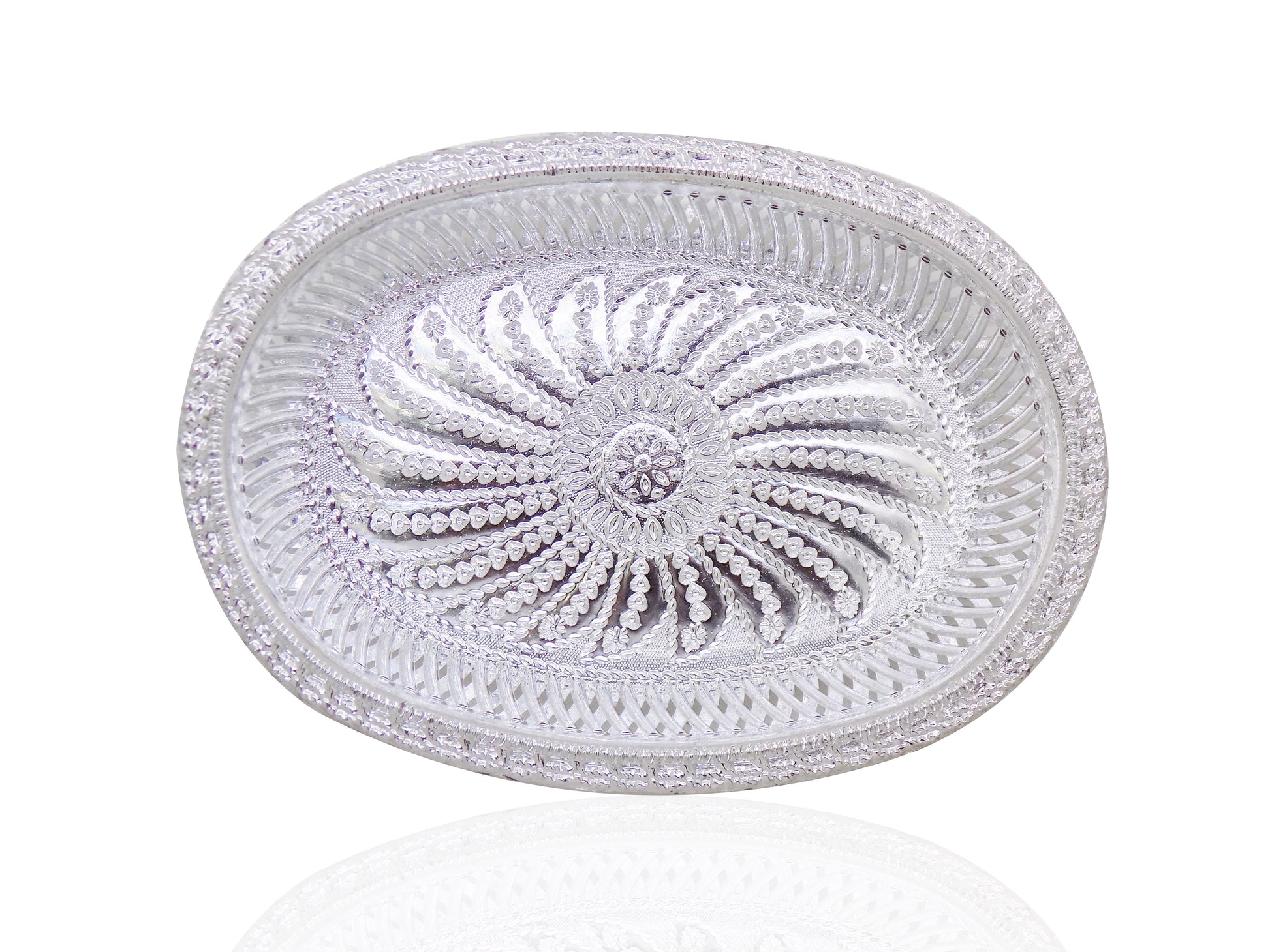 Oval silver gift tray with royal design, perfect for home and kitchen use, by Wukusy.