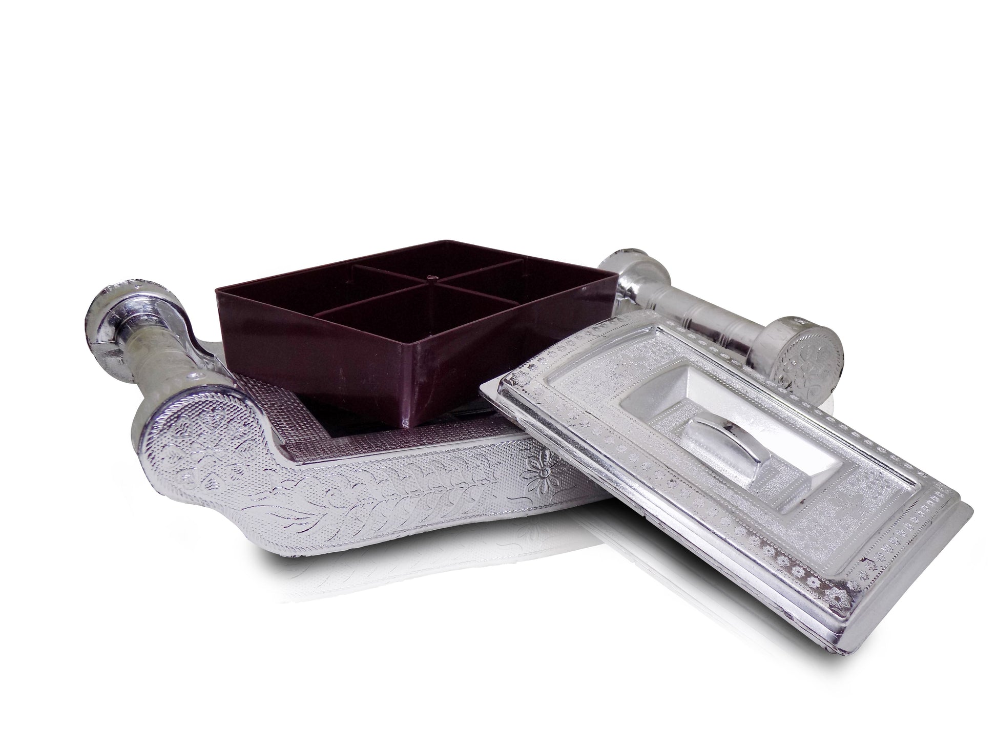 Wukusy 2091 silver storage gift box with four sections, elegant royal design for home and kitchen organization.