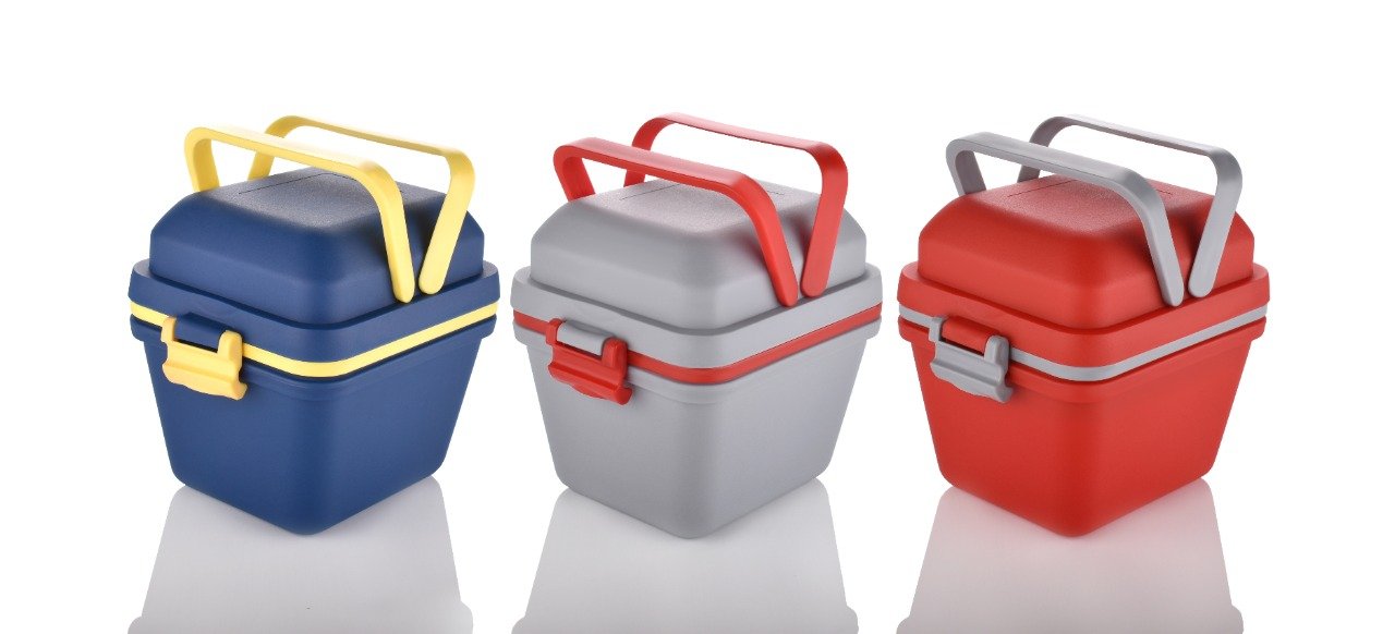 Wukusy airtight lunch box with handle and push lock, ideal for home and kitchen use, featuring a secure, portable food storage solution.