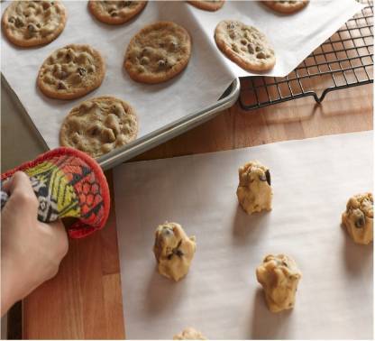 Wukusy non-stick microwave oven-proof baking paper for easy baking and cooking in home kitchen appliances.