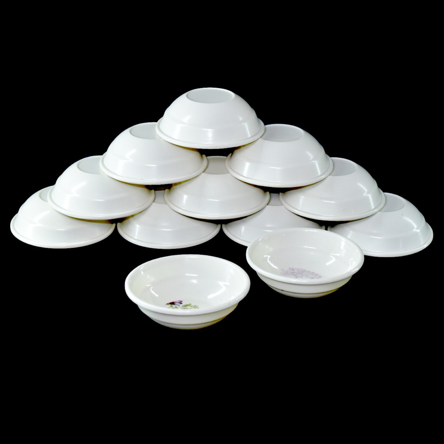 Wukusy 32-piece premium tableware set for serving food and kitchen items, includes plates, bowls, and serving dishes.