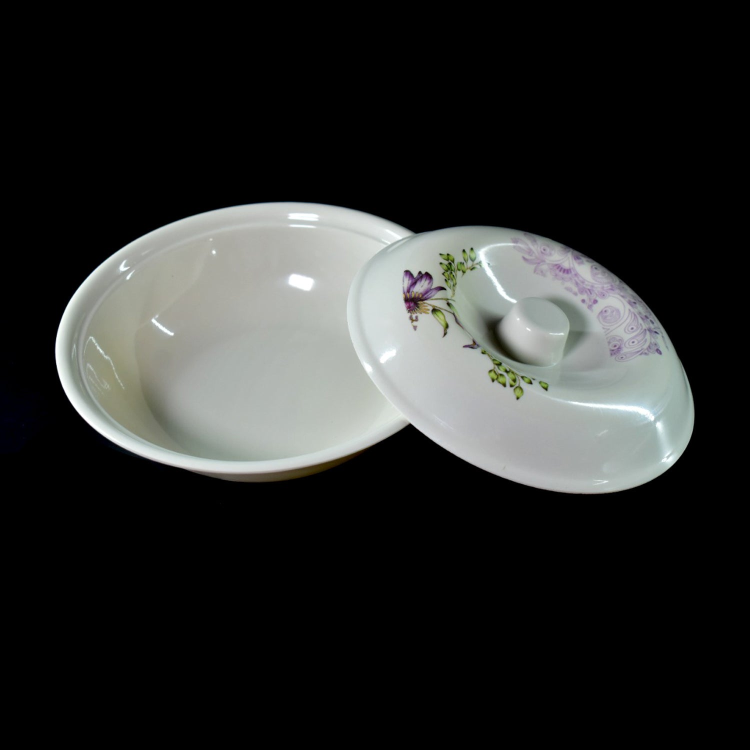 Wukusy Premium 32-piece tableware set for serving food and kitchen items, includes plates, bowls, and utensils for home use.