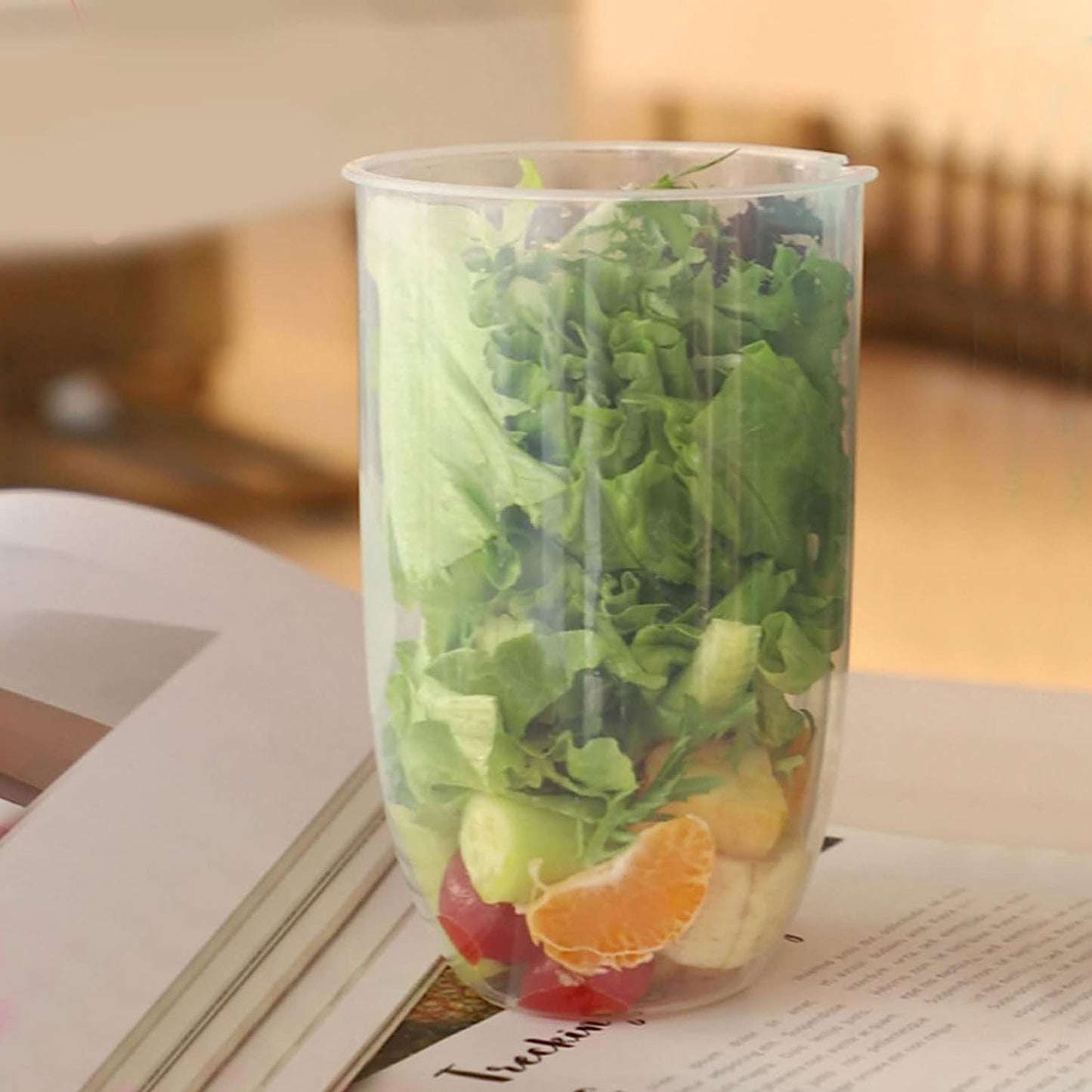 Wukusy fruit and vegetable salad cup for easy mixing and cleaning, ideal for business travel and home use.