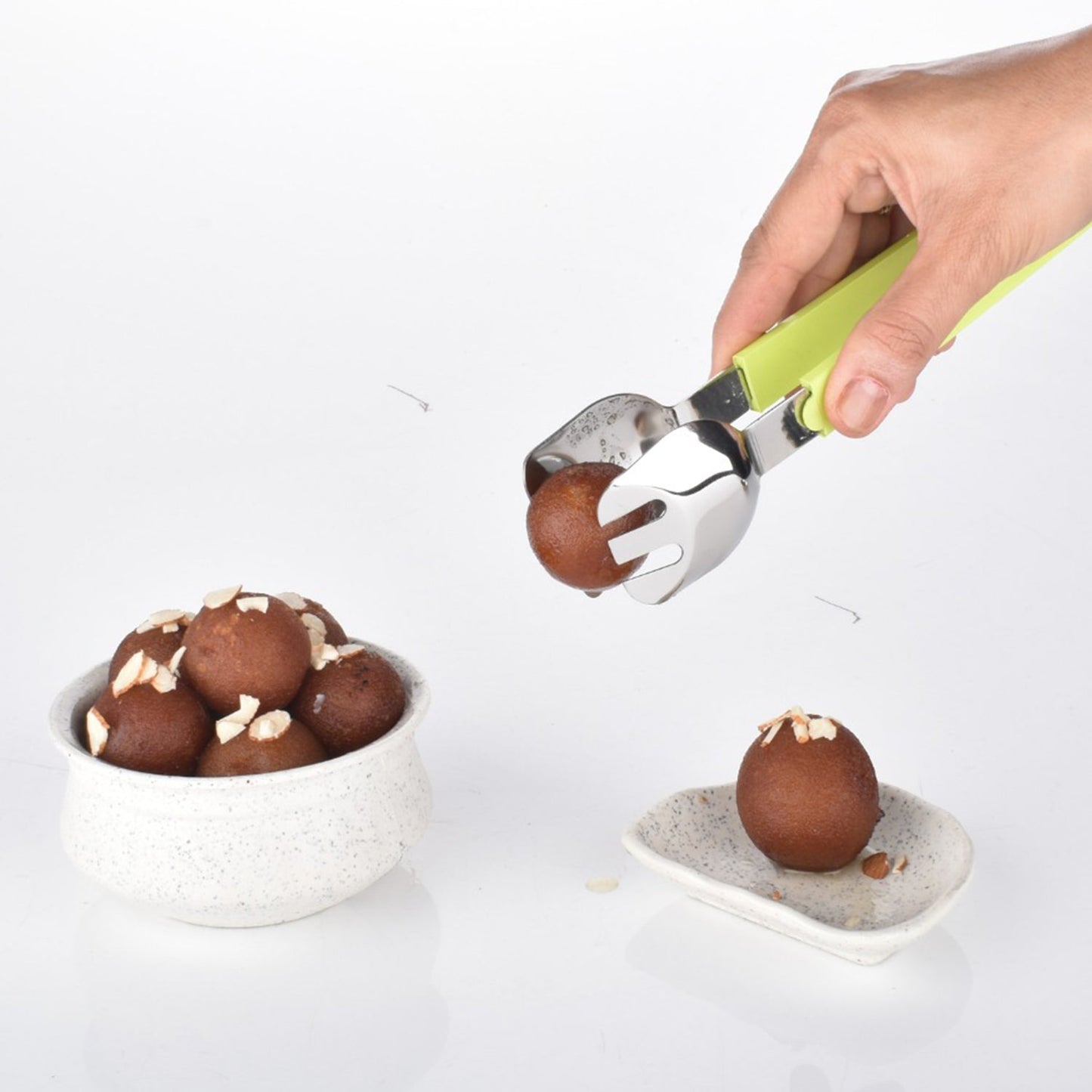 Wukusy multi-purpose salad serve tong for household and kitchen use, ideal for holding and grabbing food items easily.