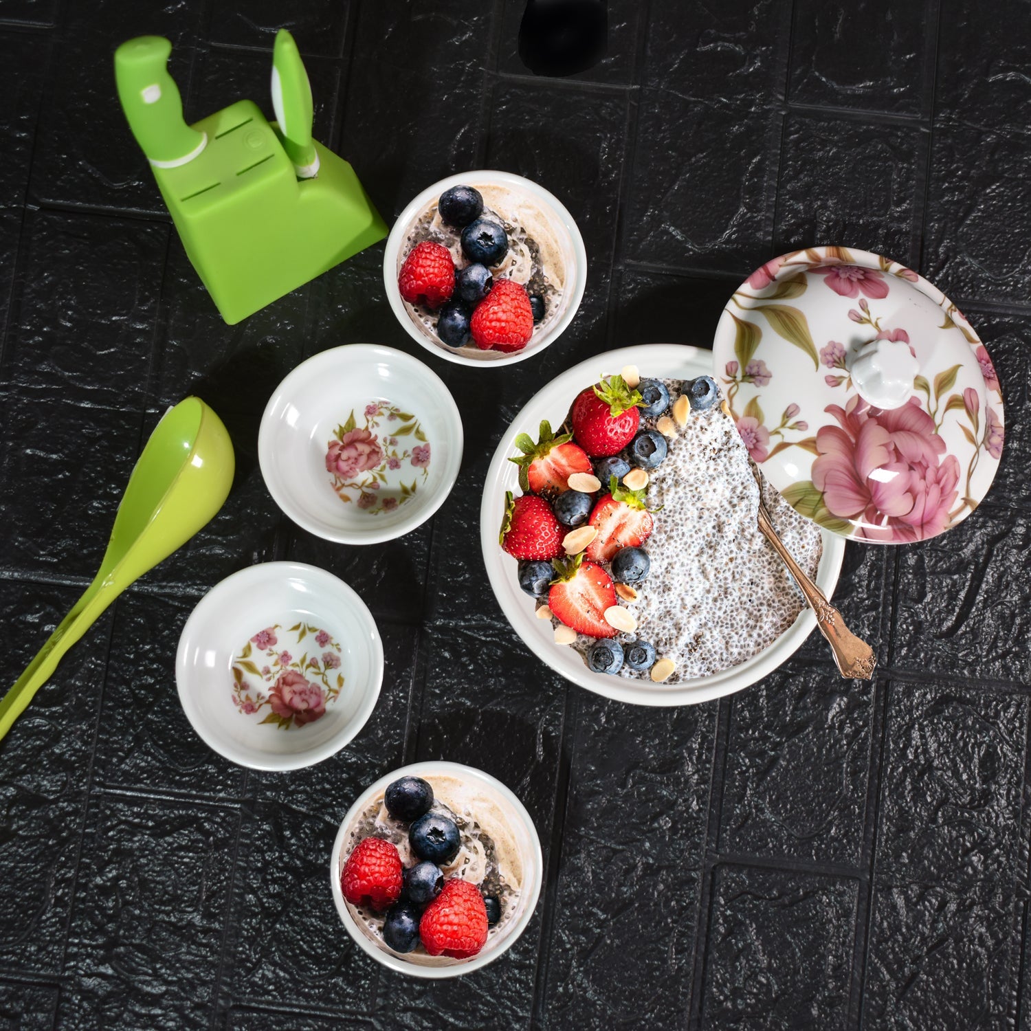 Wukusy 5-piece pudding set used as cutlery for serving food, desserts, and household or office dining.