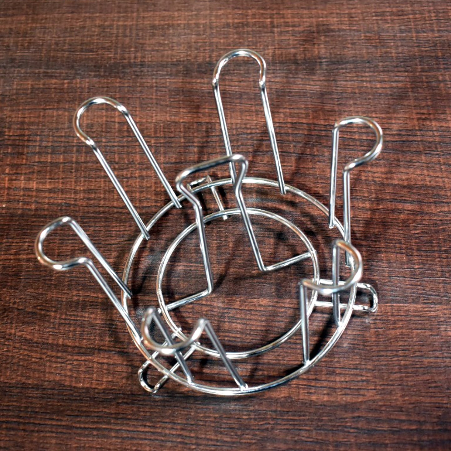 Wukusy round glass stand for holding sensitive glasses, suitable for kitchen, home, and office use, made of durable glass.