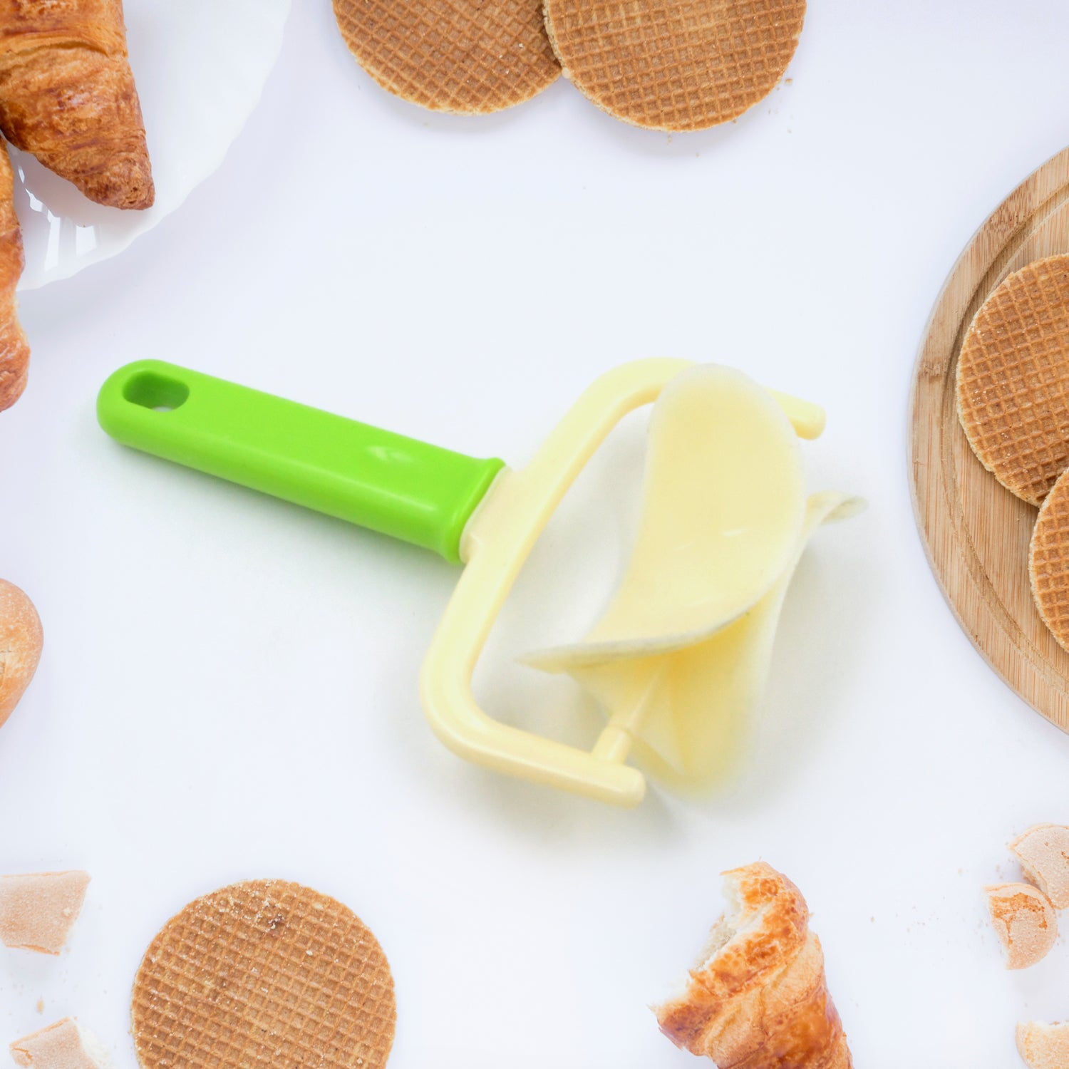 Wukusy plastic round roll forming cutter cake ball tongs and molds for baking, in mixed colors, kitchen baking tools.