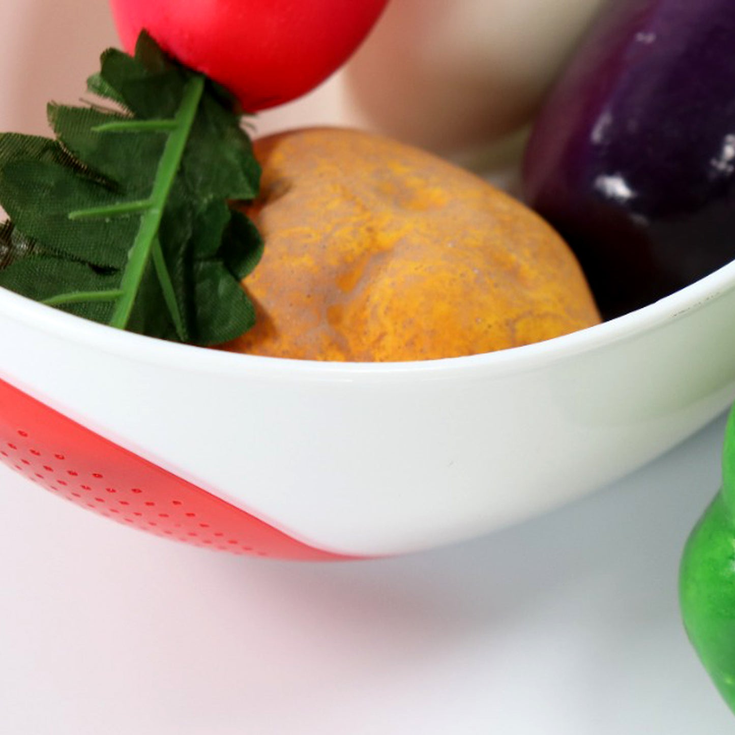 Wukusy plastic washing bowl and strainer for rice, pulses, fruits, vegetables, noodles, and pasta cleaning in home kitchen.