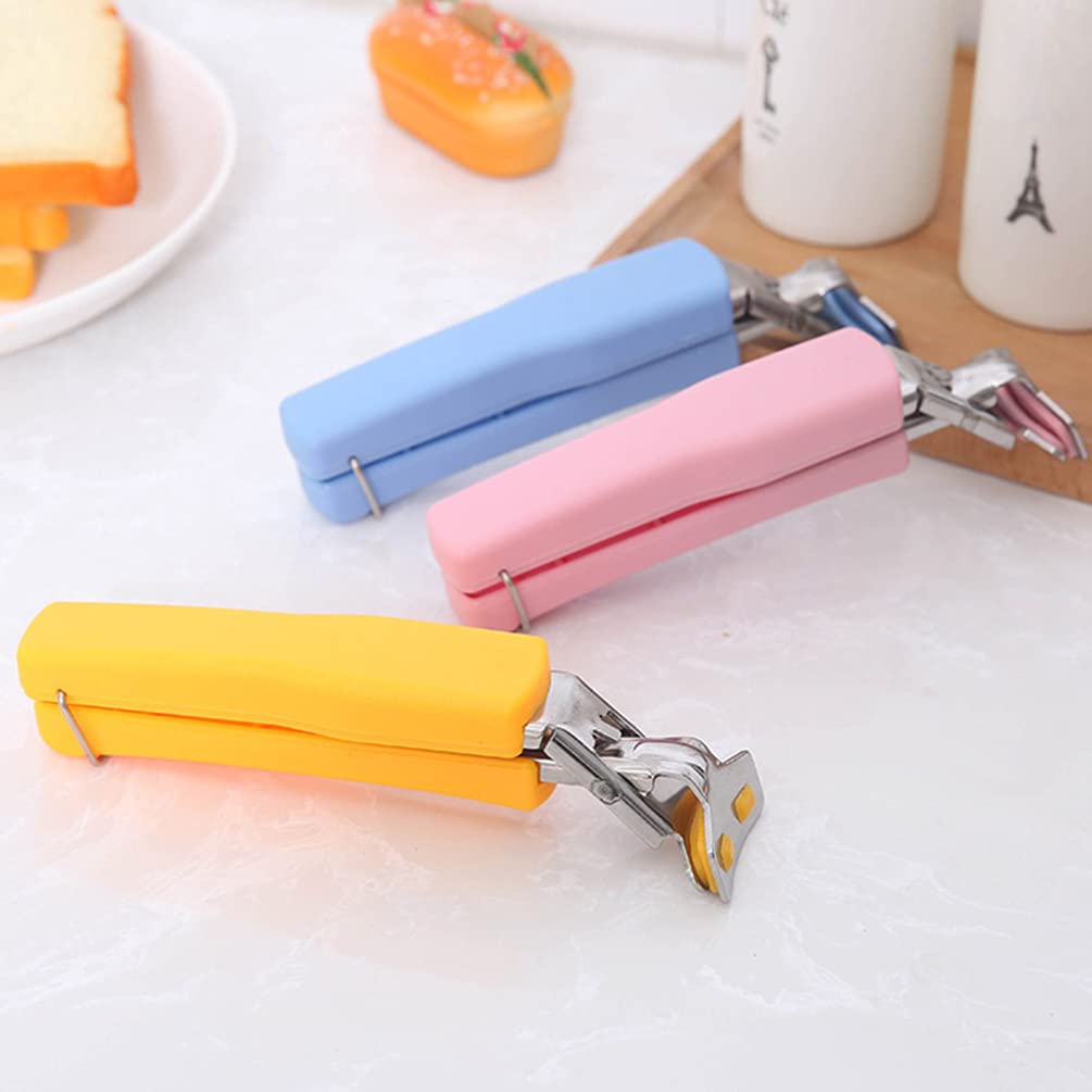 Wukusy stainless steel hot dish plate clip and tongs for gripping bowls, plates, and hot dishes in home kitchen use.