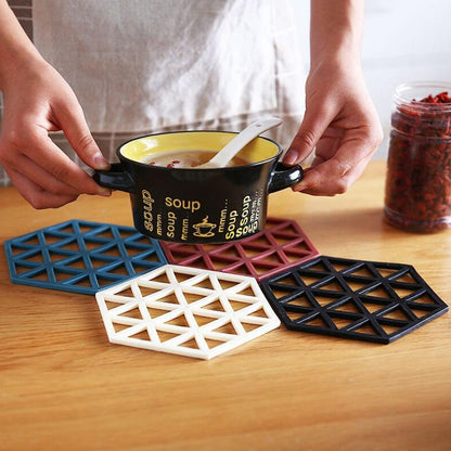 Wukusy PVC cup mat and tea coaster with non-slip base, high-temperature insulation, hollow design, and anti-hot features for home use.