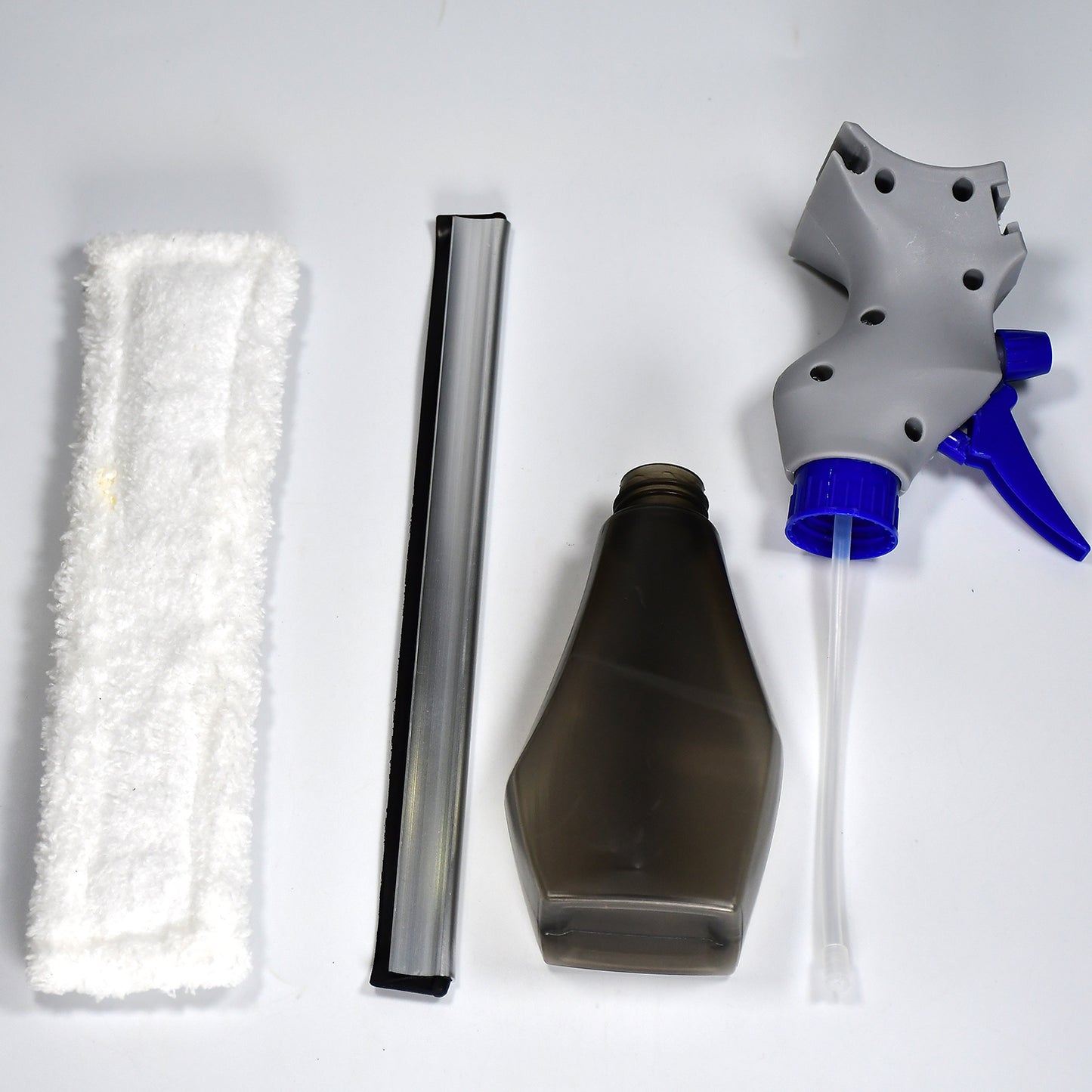 Wukusy 4946 Plastic Easy Glass Cleaner 3-in-1 spray cleaning brush for home and kitchen use, pack of 1.