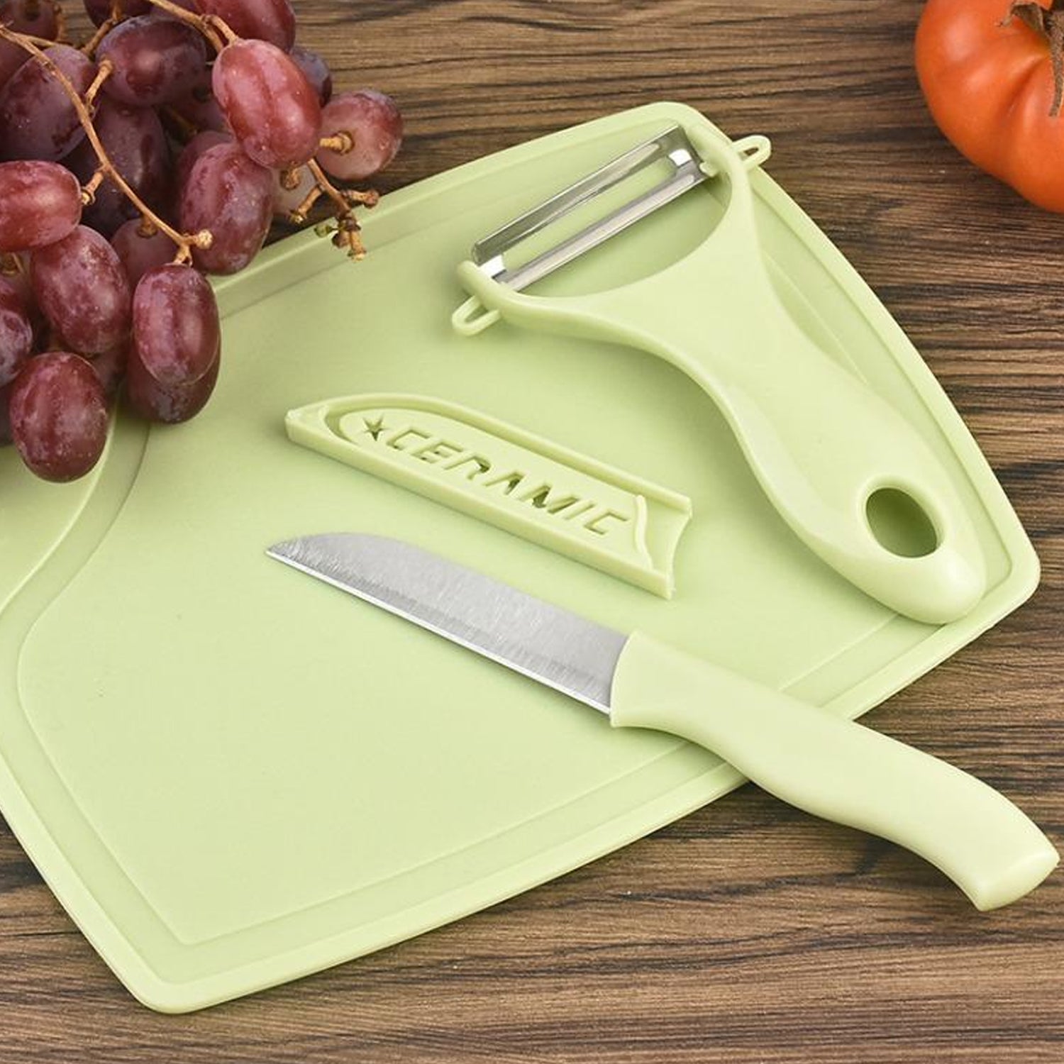 Green plastic kitchen peeler and stainless steel 3-piece knife set by Wukusy for home and kitchen use.
