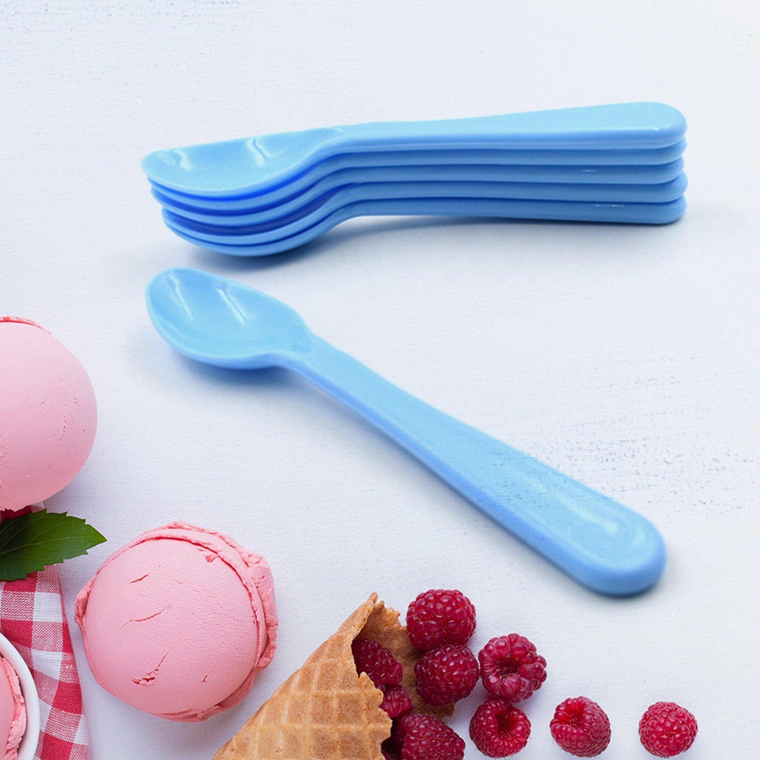 Set of six Wukusy plastic spoons including table, tea, and coffee spoons, heat-resistant ABS plastic design for home kitchen use.