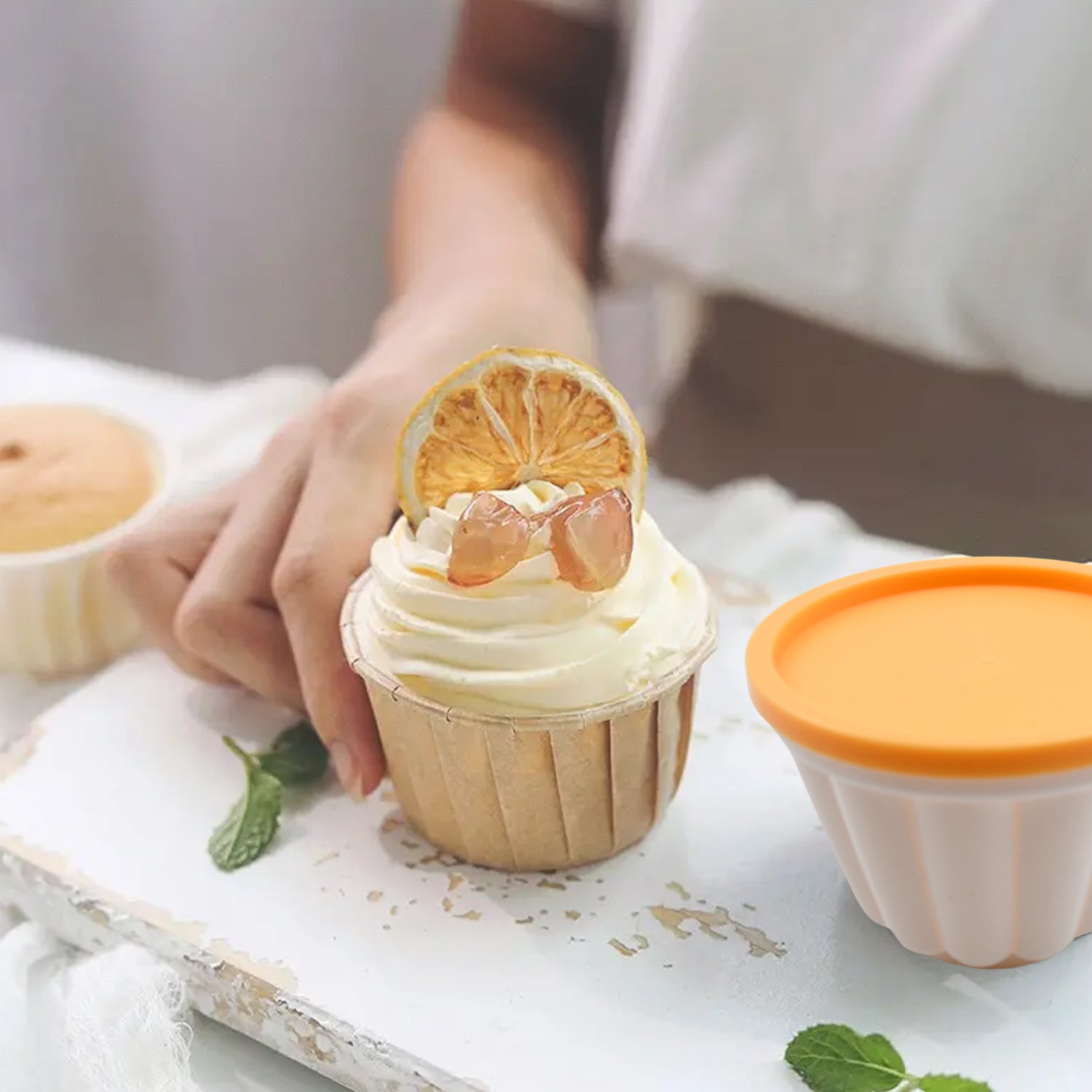 Set of four Wukusy pudding molds with lids for custards, jellies, and ice creams, featuring sturdy cups for home kitchen use.